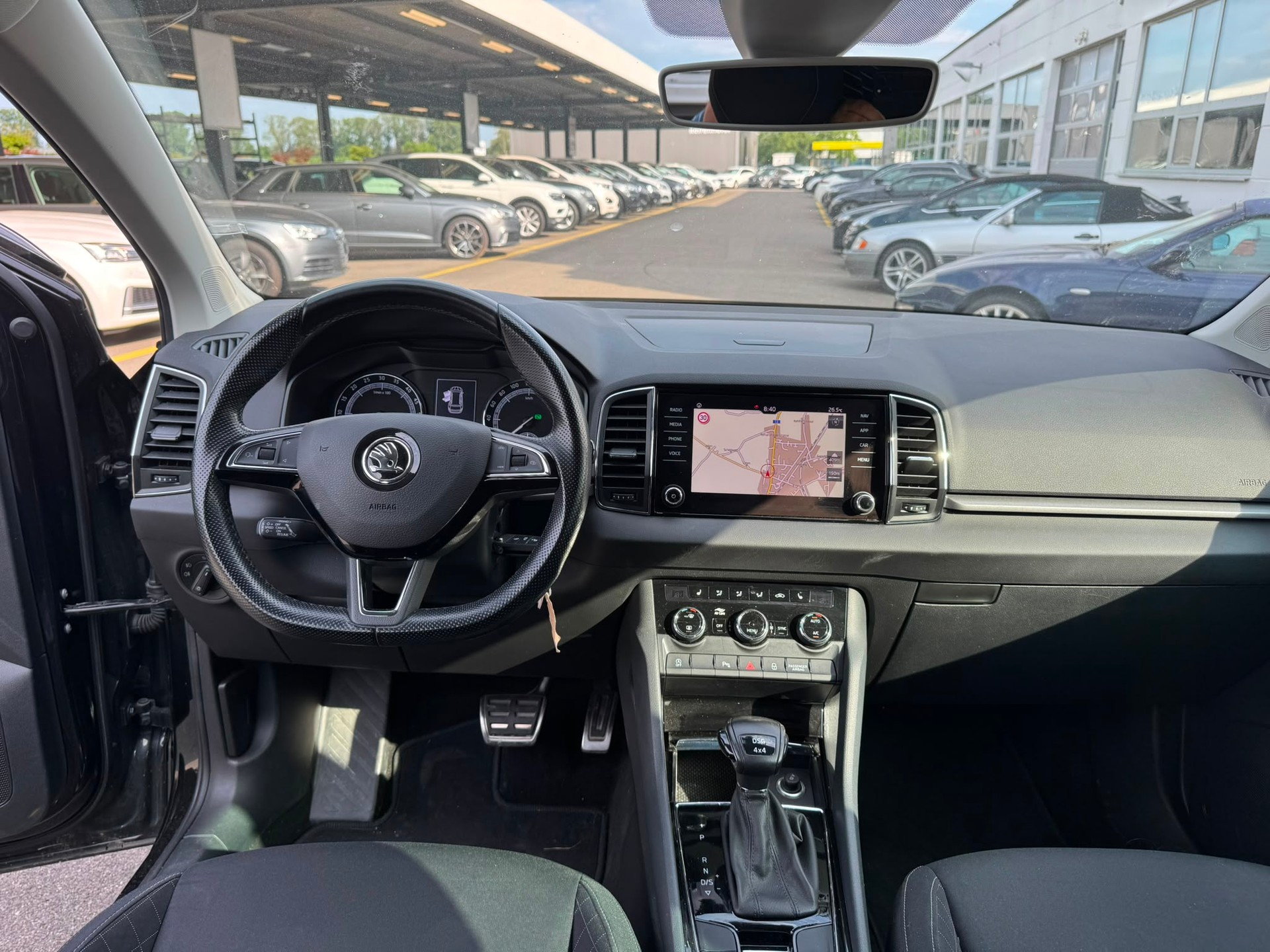 SKODA Karoq 2.0 TDI CR Smile 4x4 DSG-image-9