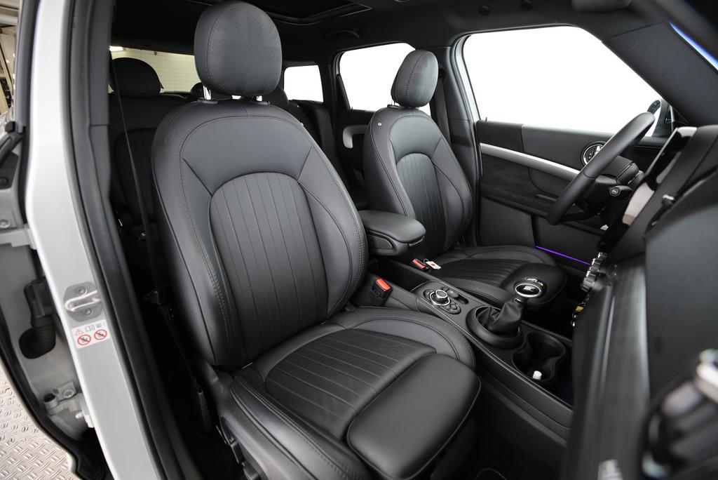 MINI Countryman F60 1.5i Cooper S E ALL4-image-12