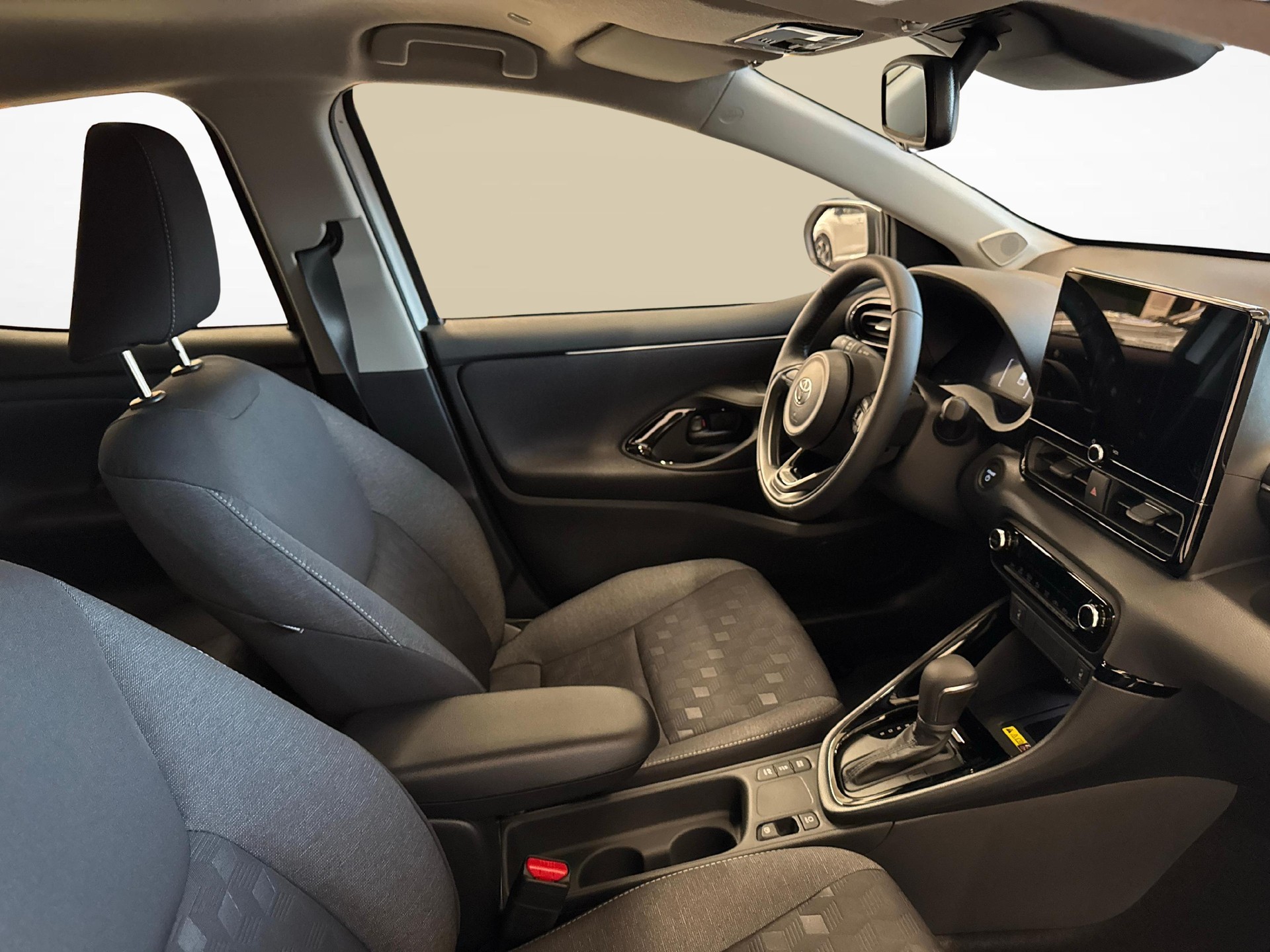 TOYOTA Yaris 1.5 VVT-i HSD Trend-image-9