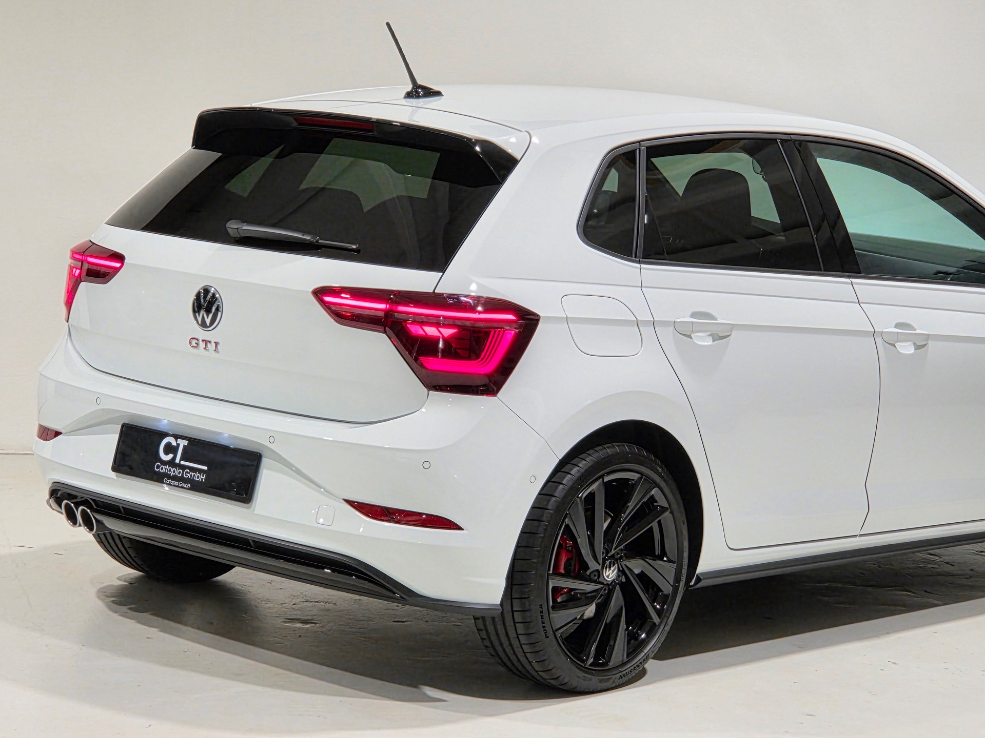 VW Polo 2.0 TSI GTI DSG-image-27