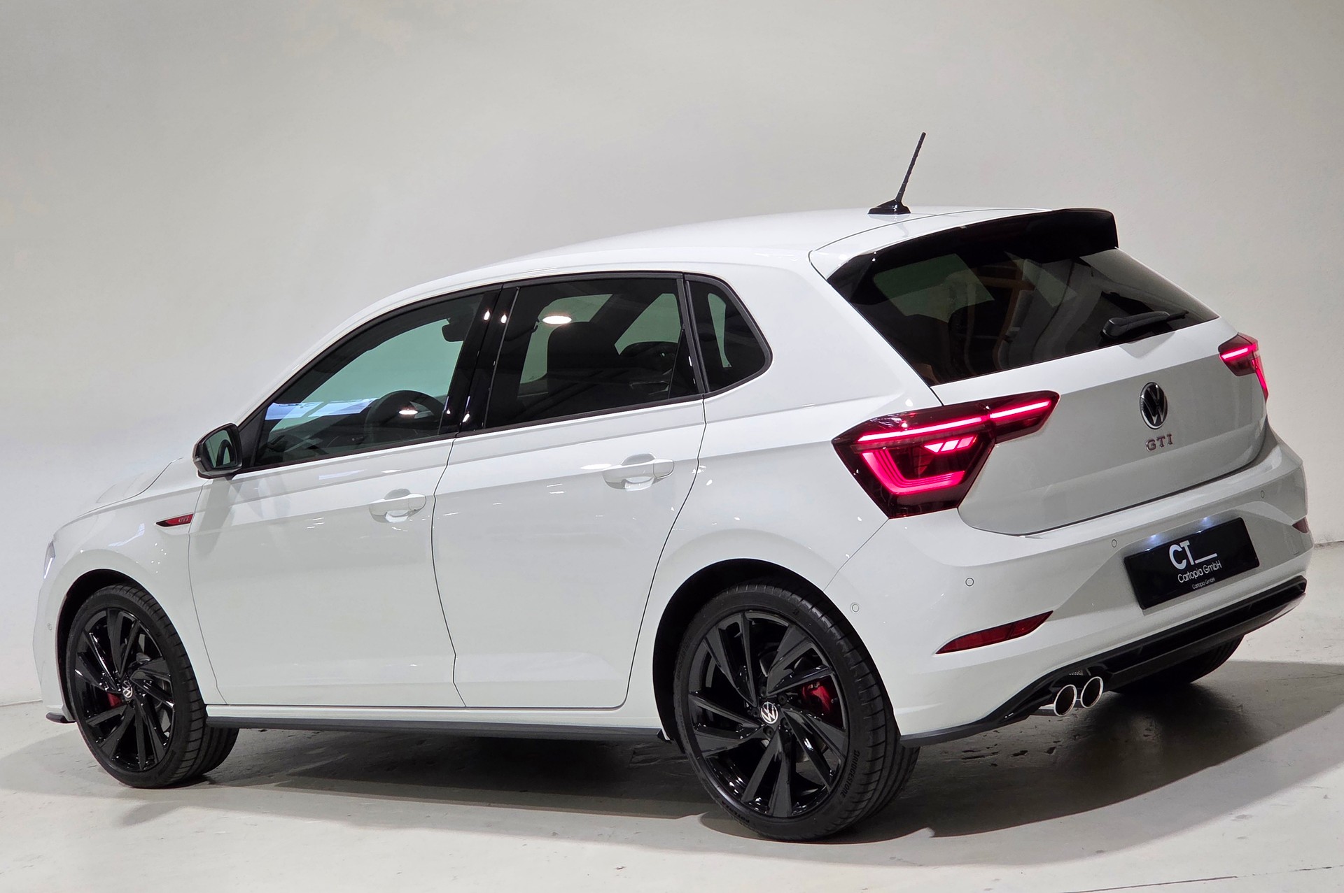 VW Polo 2.0 TSI GTI DSG-image-2