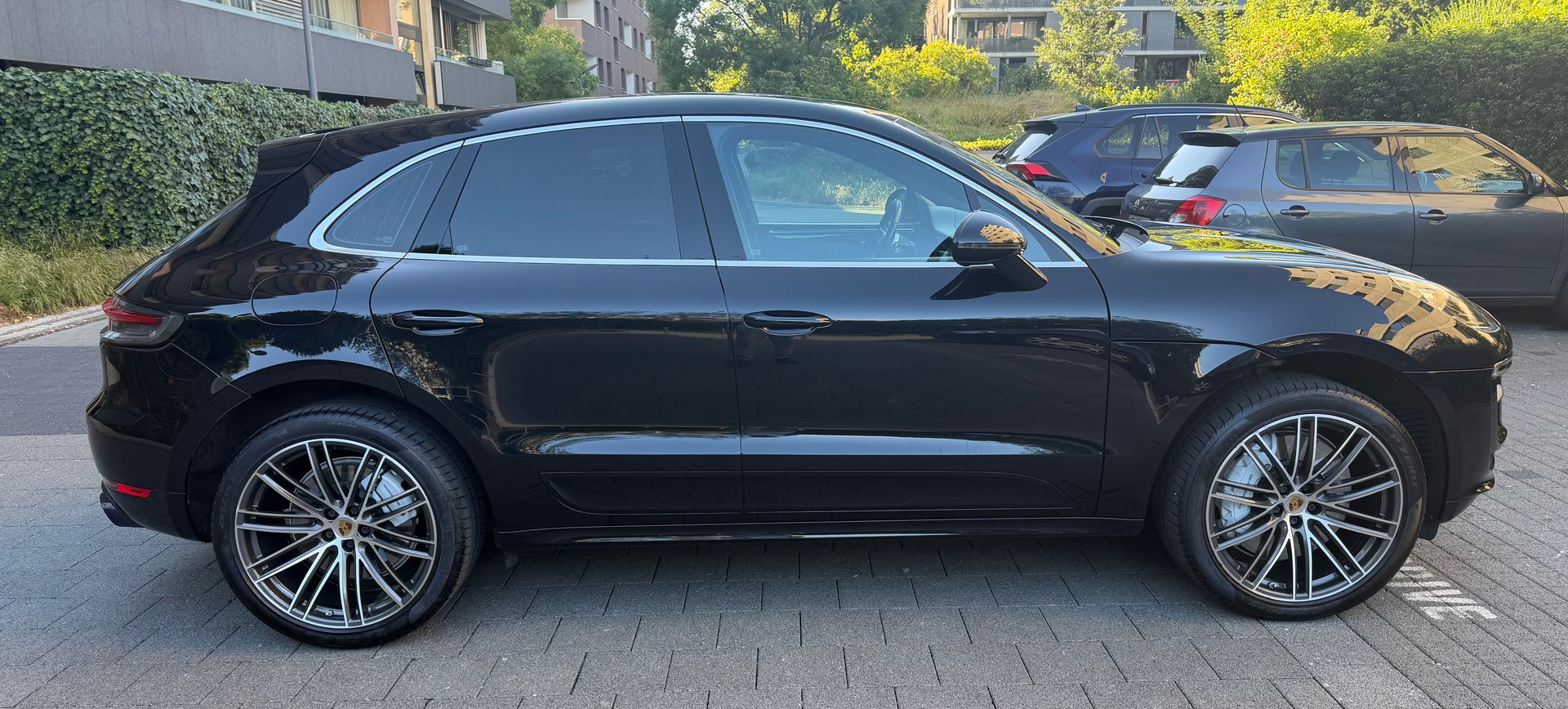 PORSCHE Macan Turbo-image-1