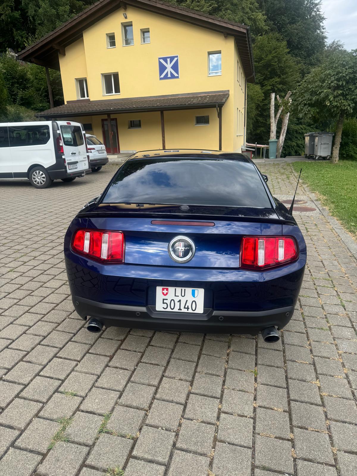 FORD Mustang GT-image-2