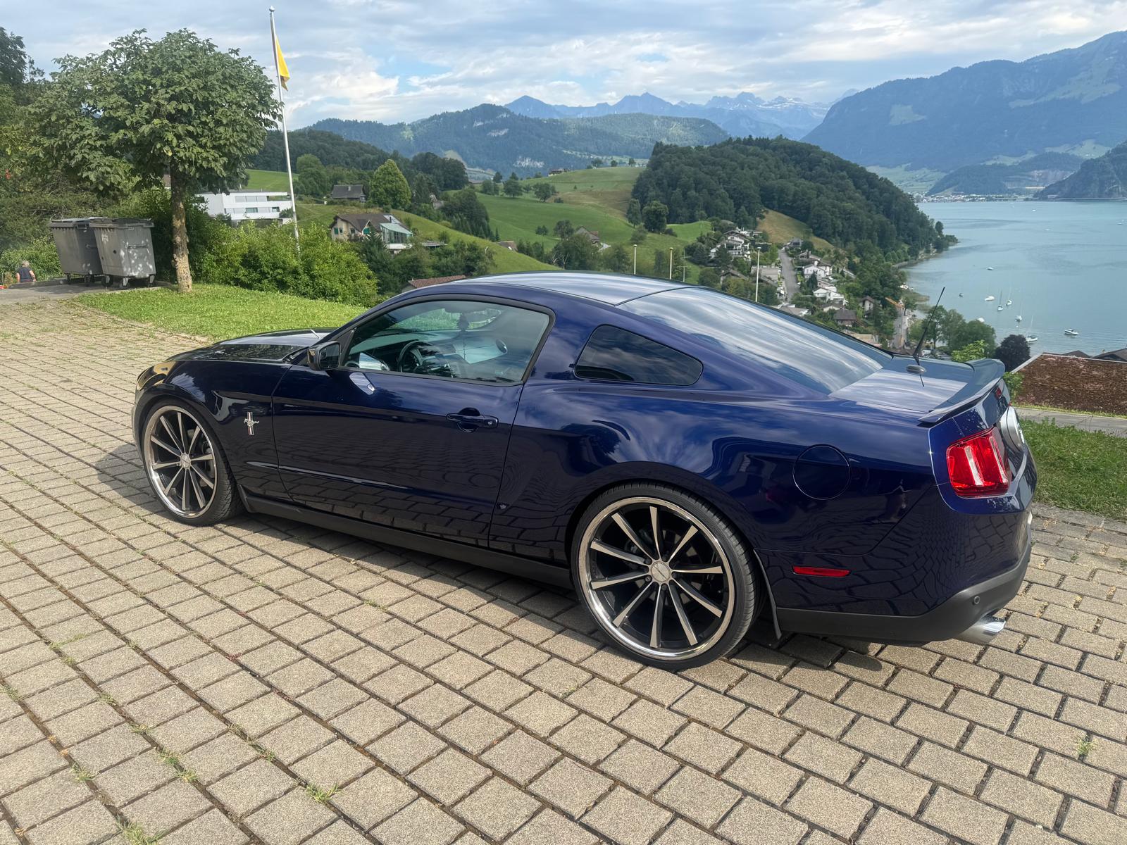 FORD Mustang GT-image-1