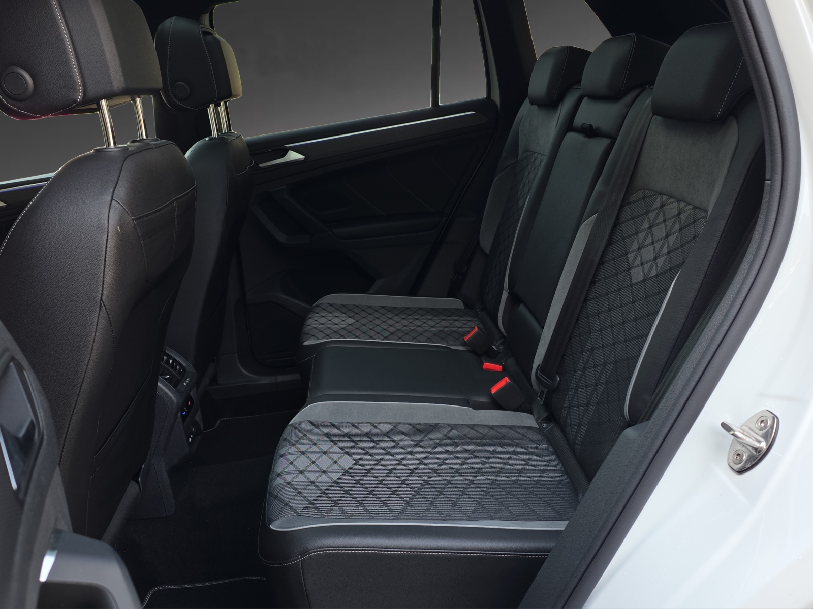 VW Tiguan 2.0TSI R-Line 4Motion DSG-image-6