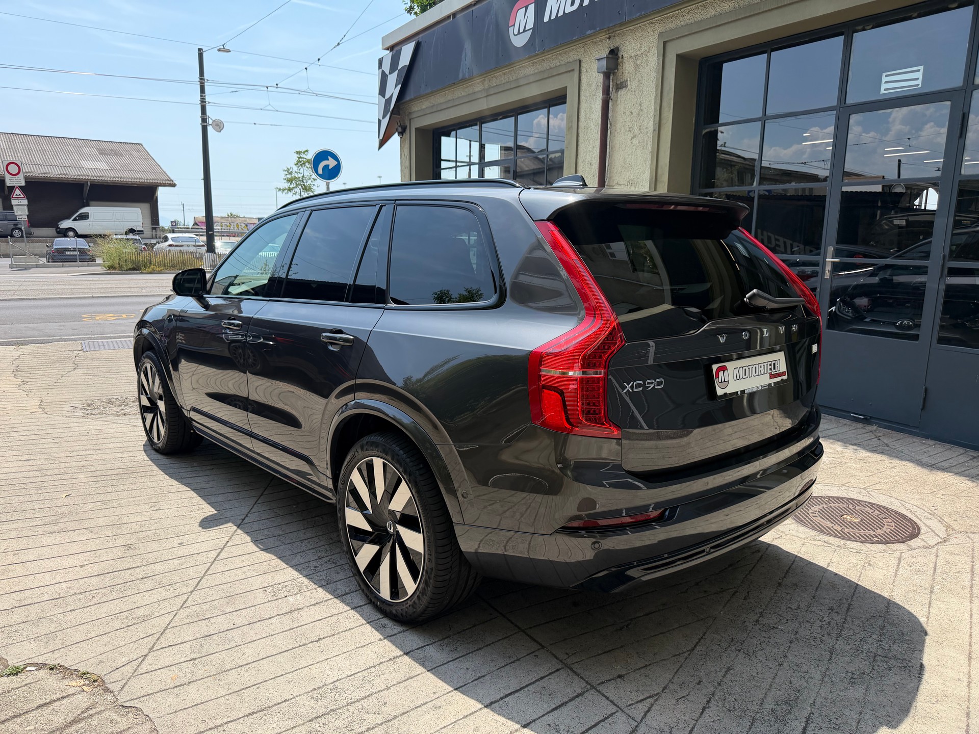 VOLVO XC90 T8 eAWD PluginHybrid Ultimate Dark Geartronic-image-3