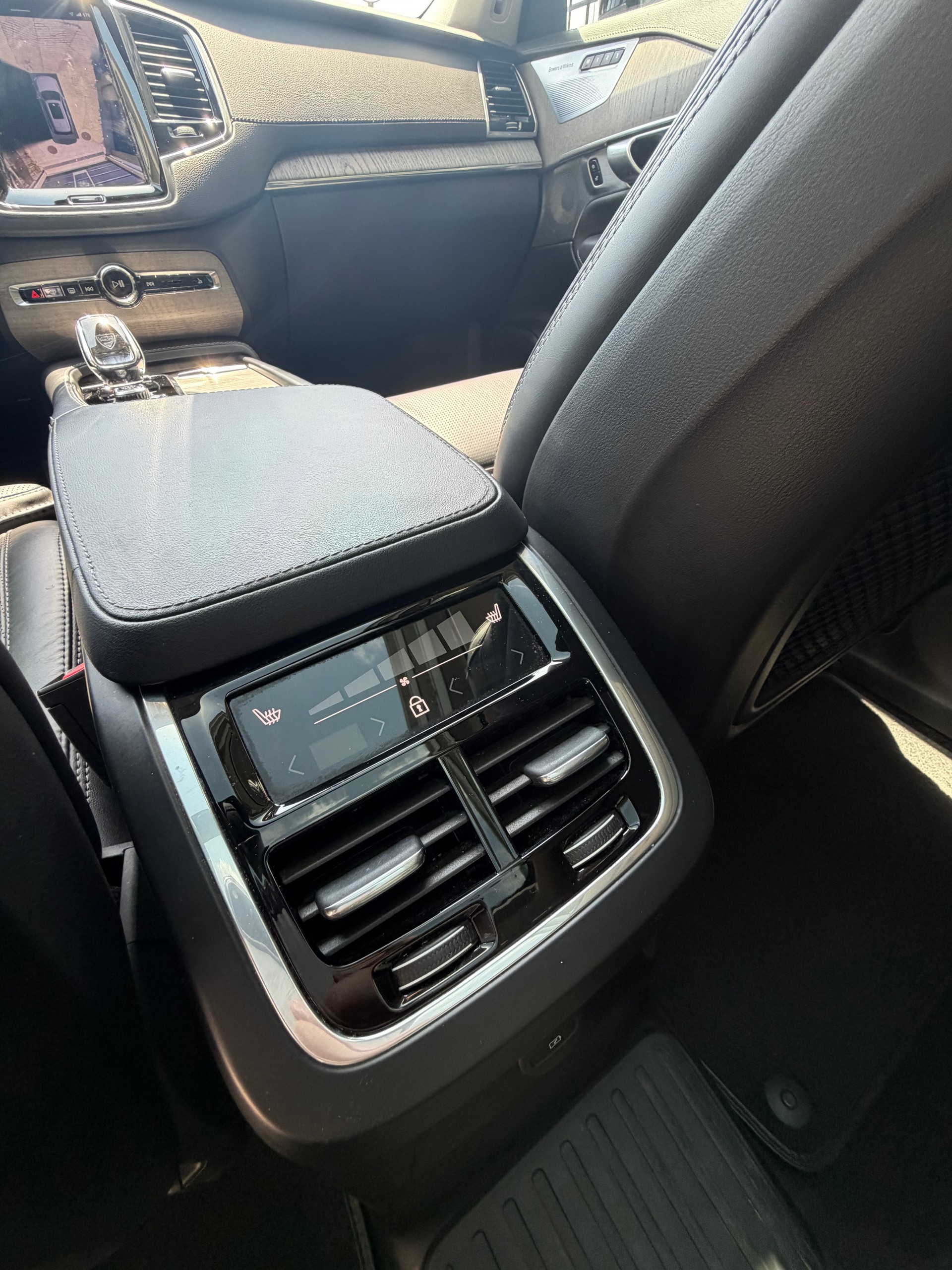 VOLVO XC90 T8 eAWD PluginHybrid Ultimate Dark Geartronic-image-7