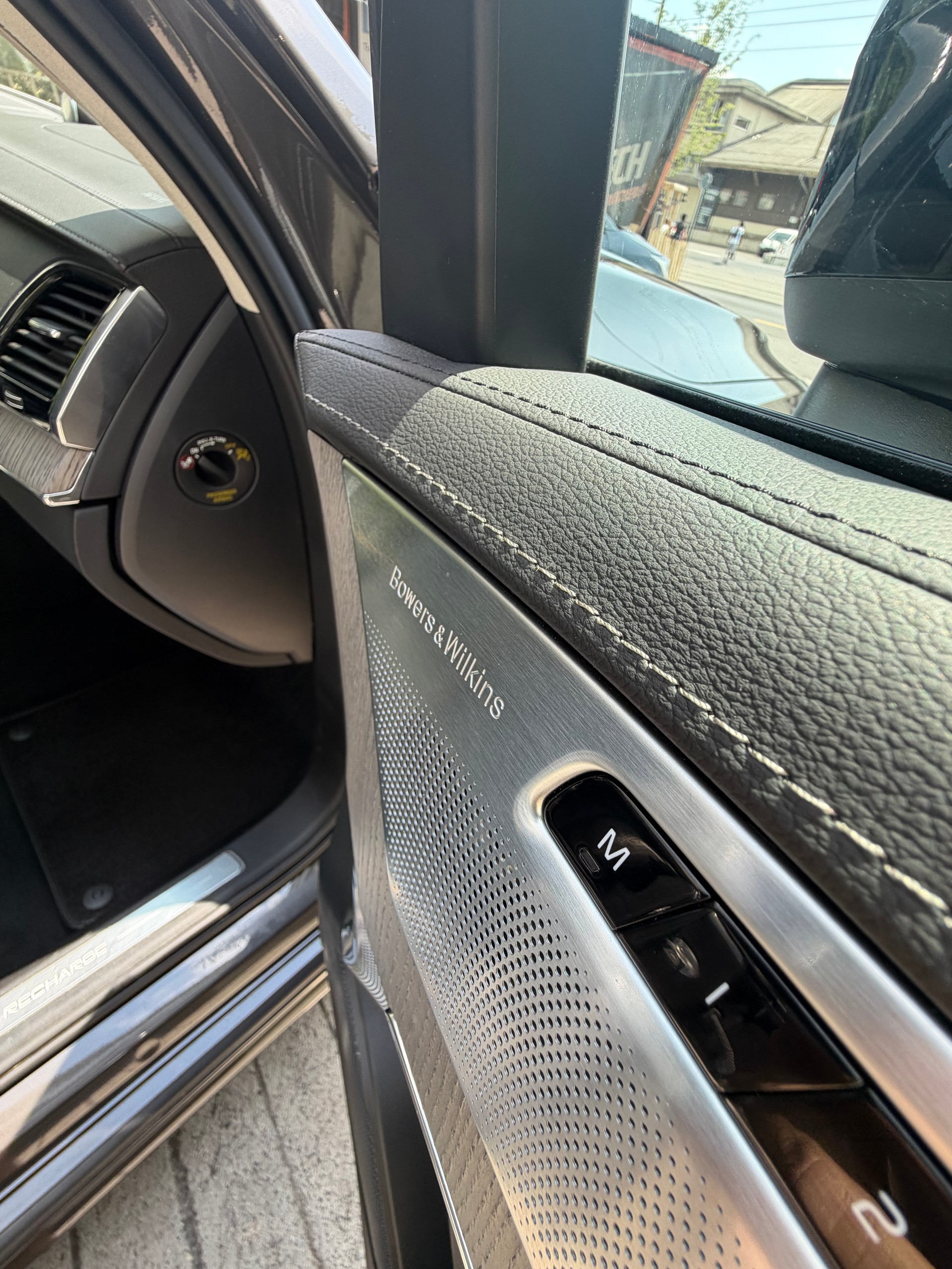 VOLVO XC90 T8 eAWD PluginHybrid Ultimate Dark Geartronic-image-10