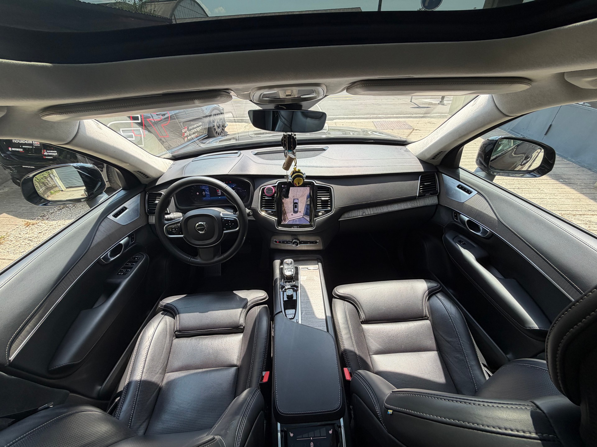 VOLVO XC90 T8 eAWD PluginHybrid Ultimate Dark Geartronic-image-4