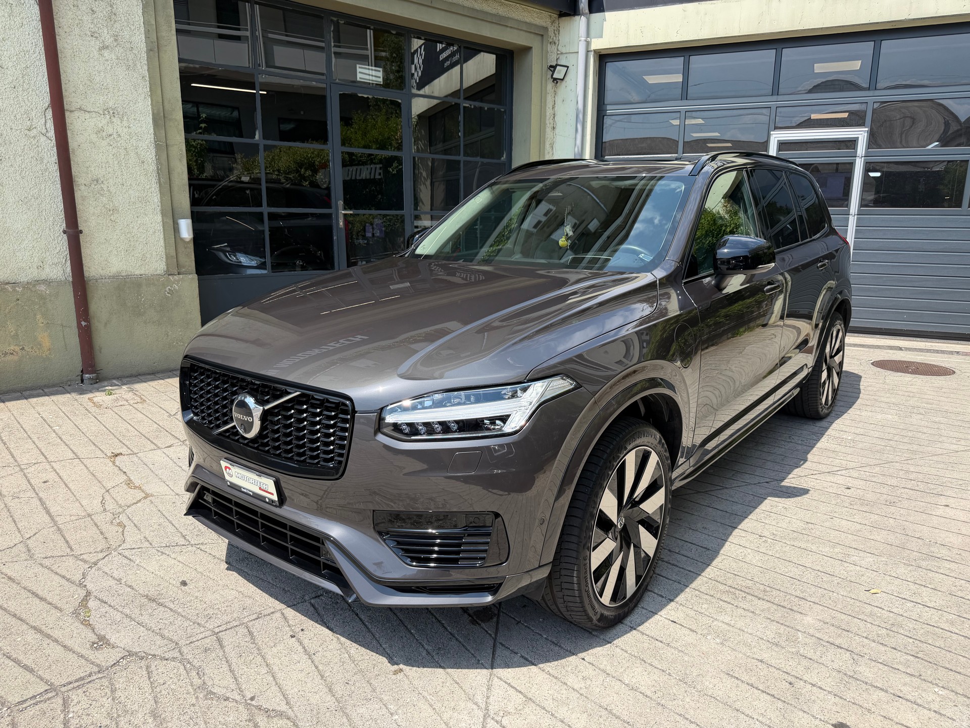 VOLVO XC90 T8 eAWD PluginHybrid Ultimate Dark Geartronic-image-0