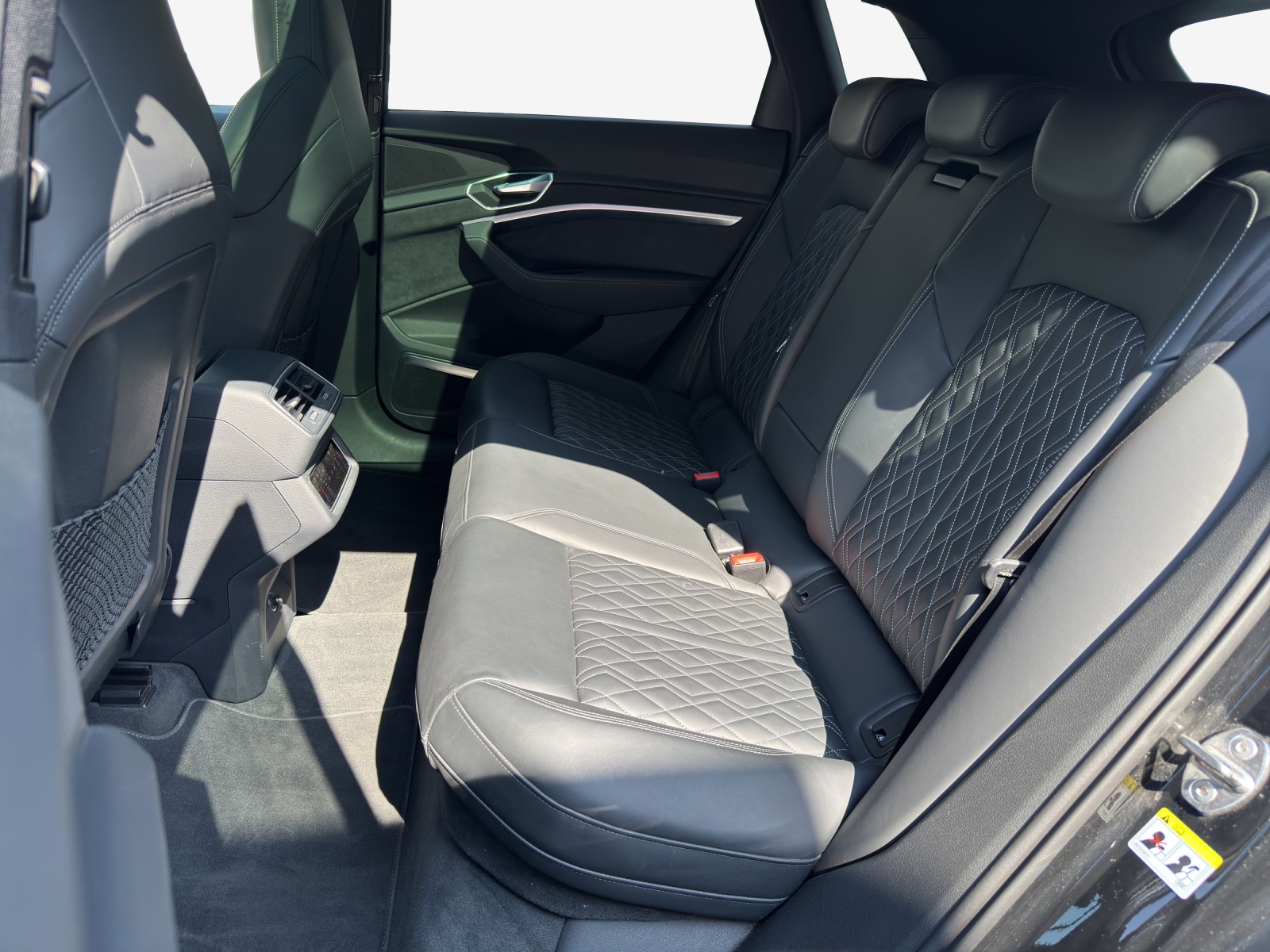AUDI e-tron 55 S Line Black Edition quattro-image-11