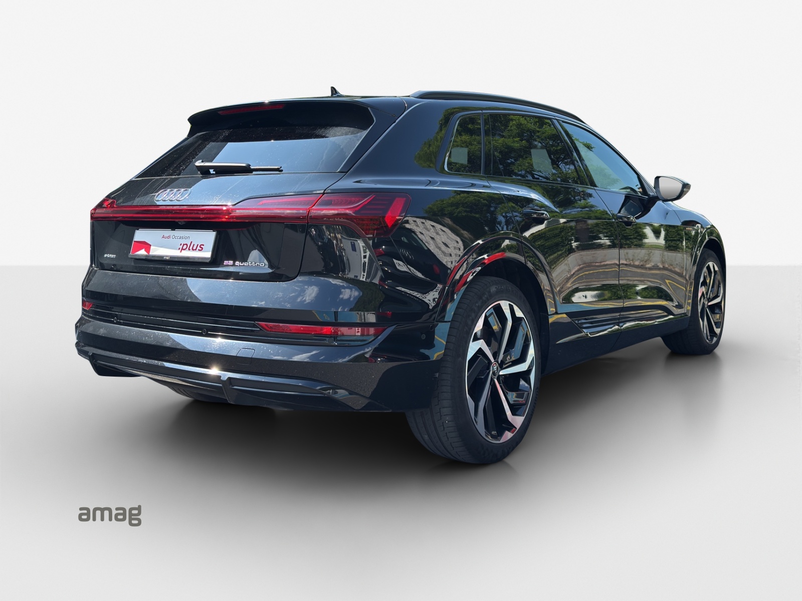 AUDI e-tron 55 S Line Black Edition quattro-image-4