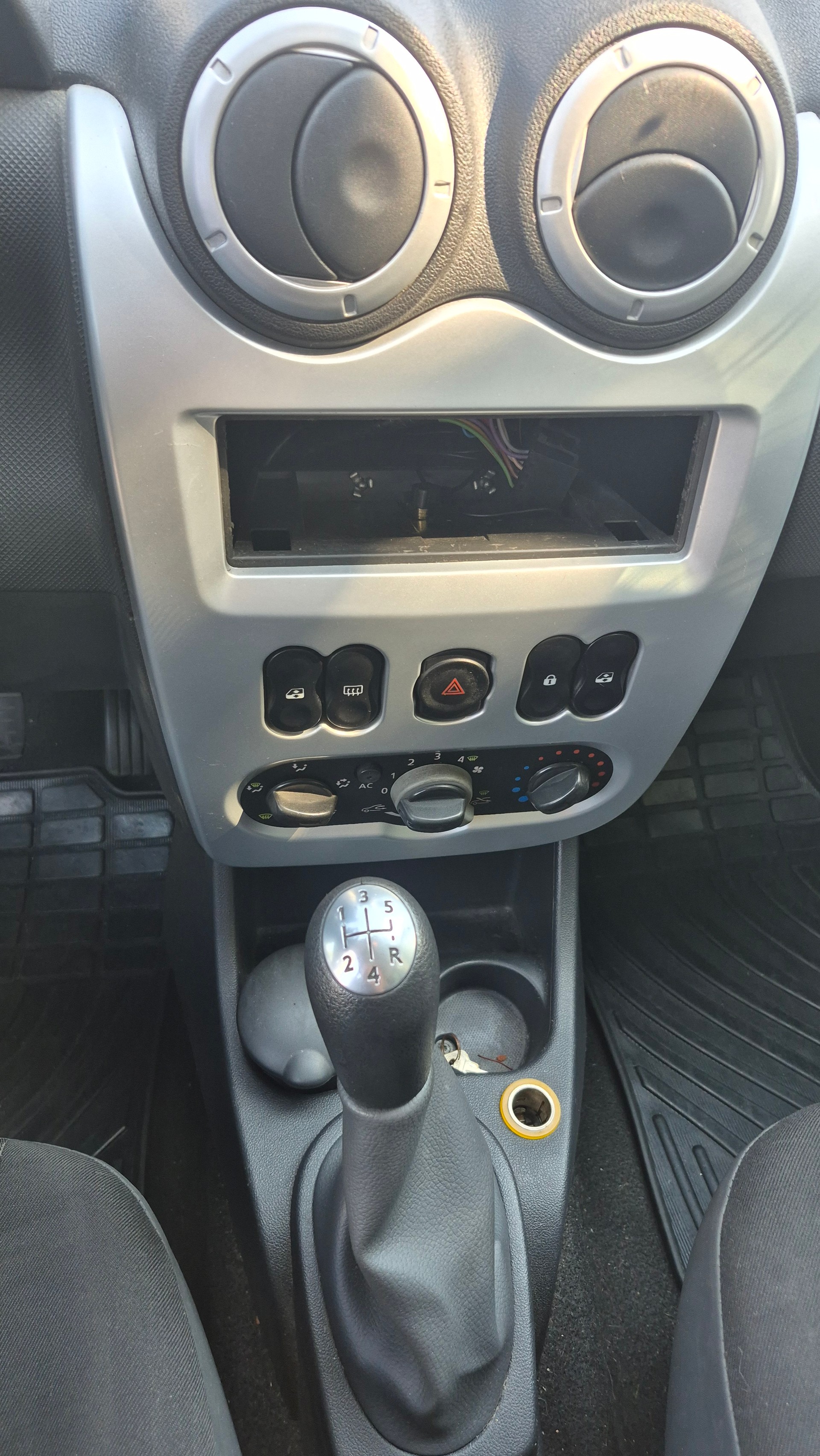 DACIA Logan 1.6 16V Lauréate-image-9