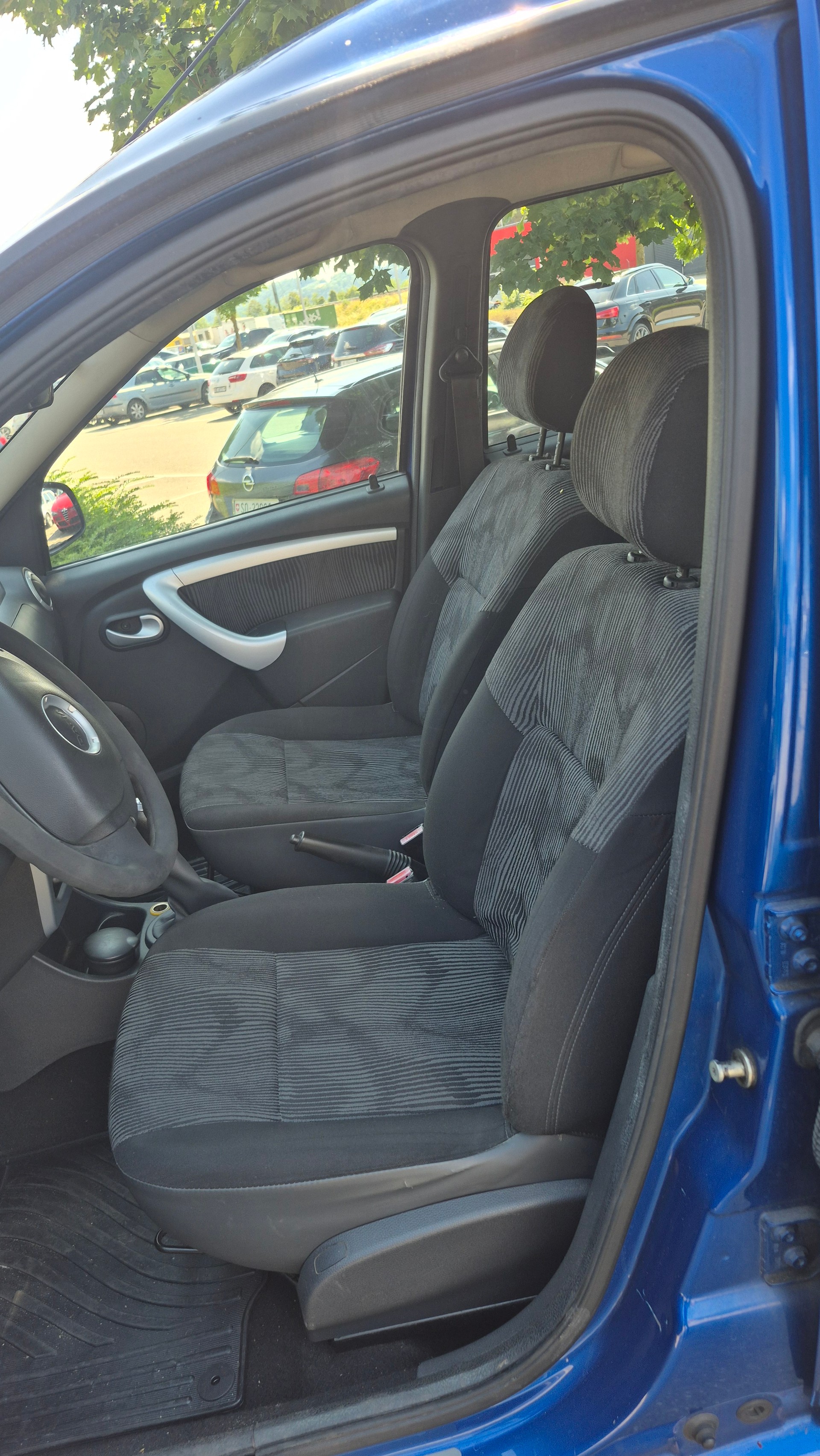 DACIA Logan 1.6 16V Lauréate-image-8