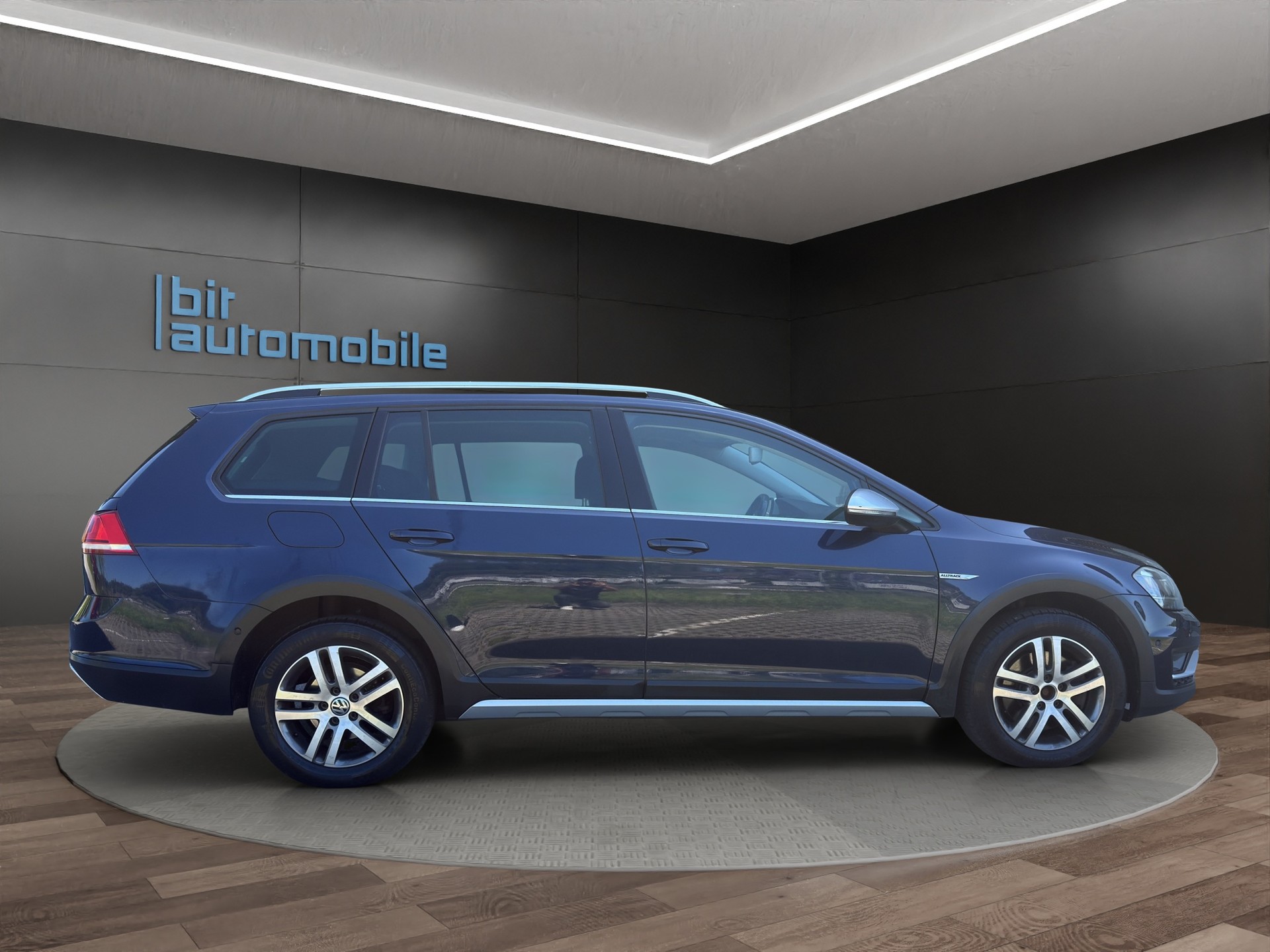 VW Golf 2.0 TDI Alltrack 4Motion-image-8