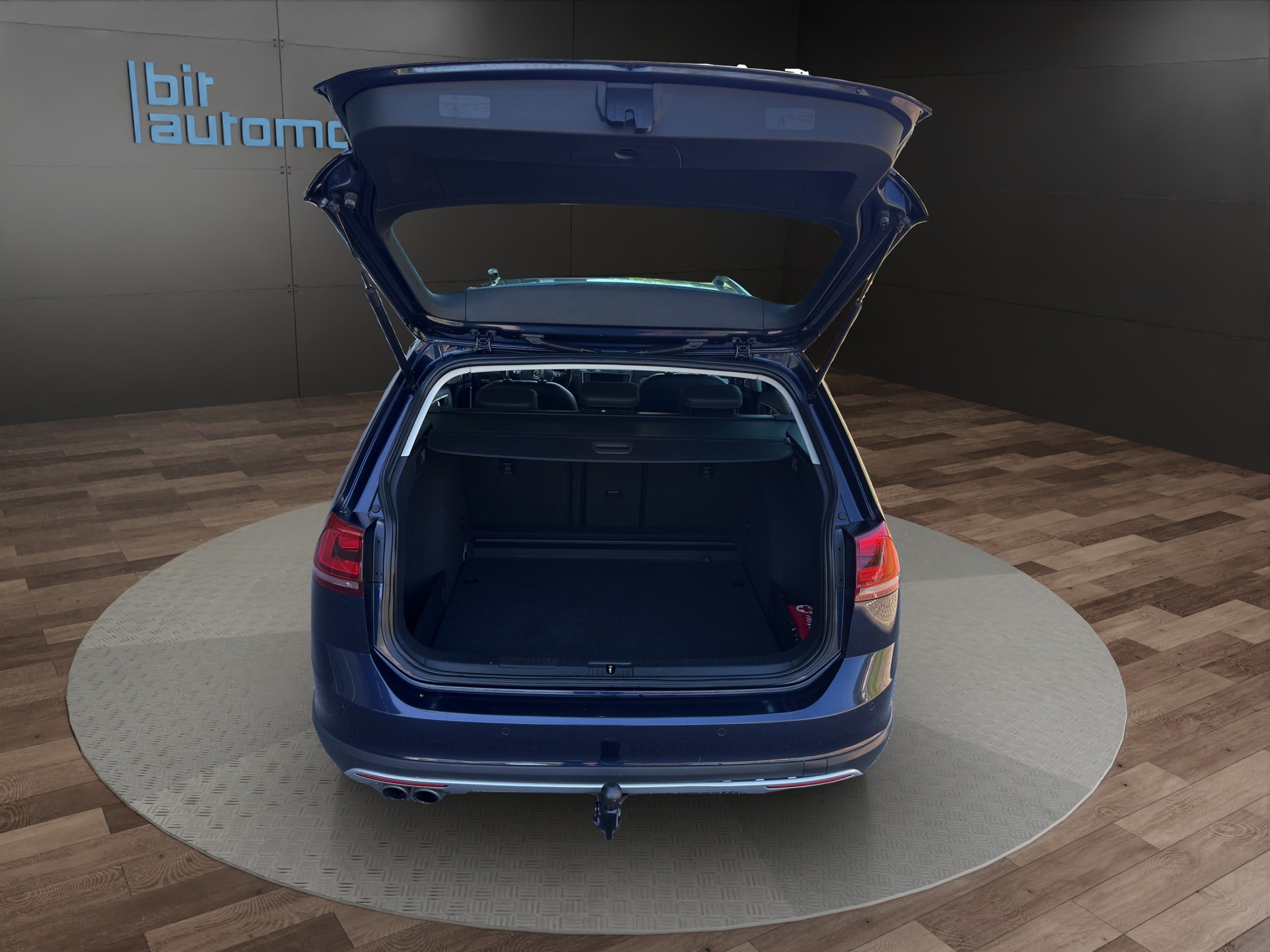 VW Golf 2.0 TDI Alltrack 4Motion-image-6