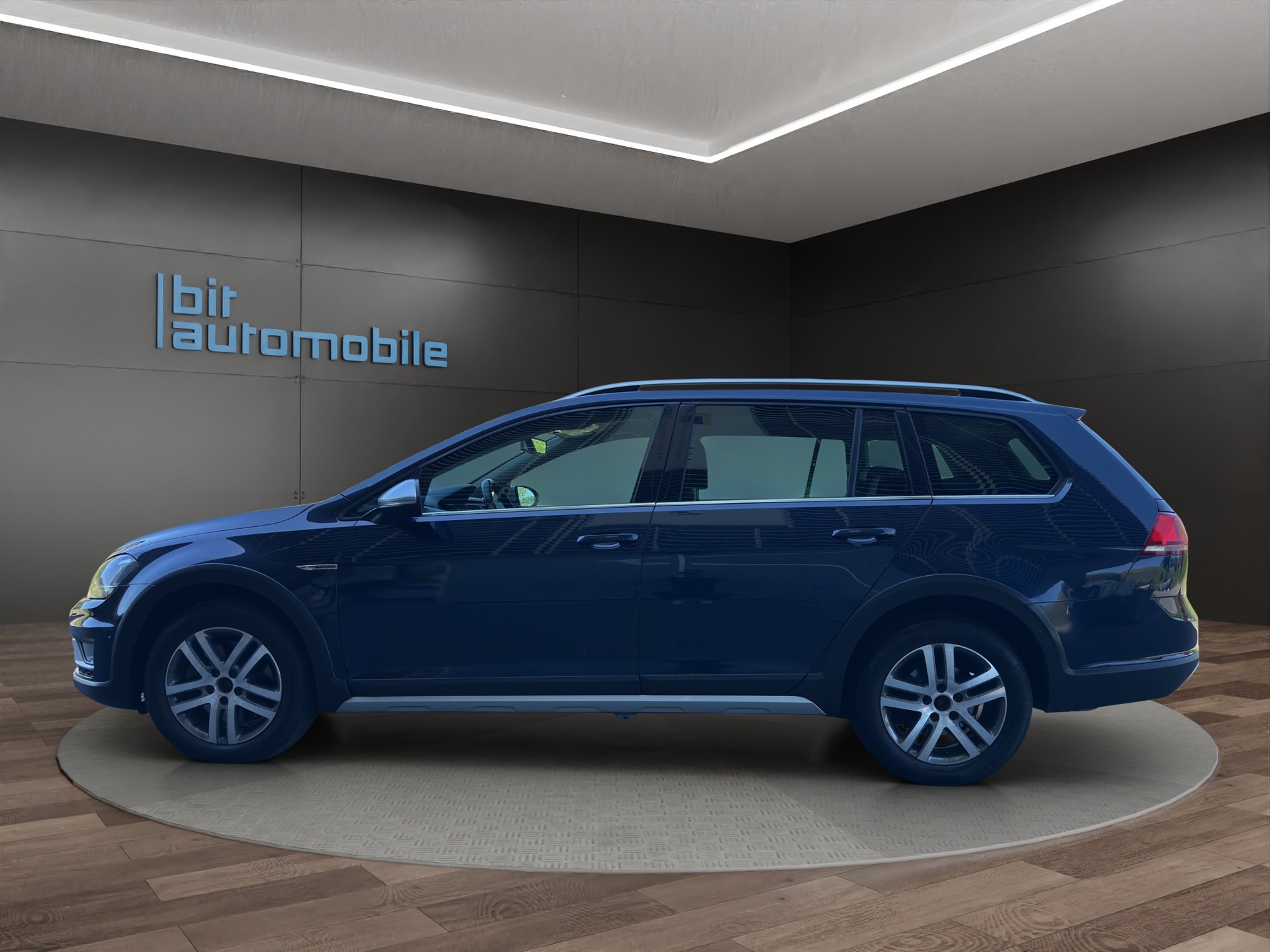 VW Golf 2.0 TDI Alltrack 4Motion-image-2