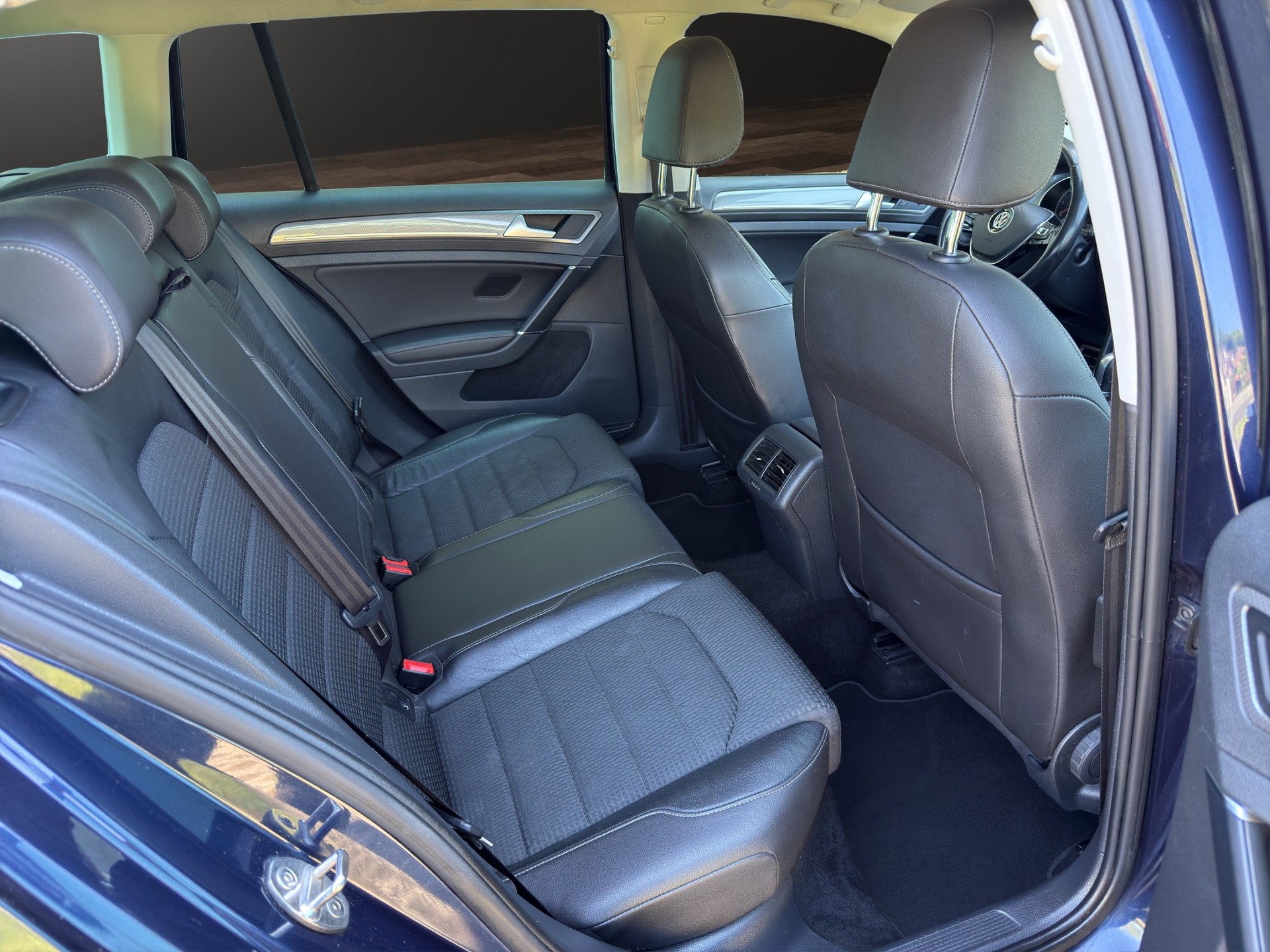 VW Golf 2.0 TDI Alltrack 4Motion-image-14