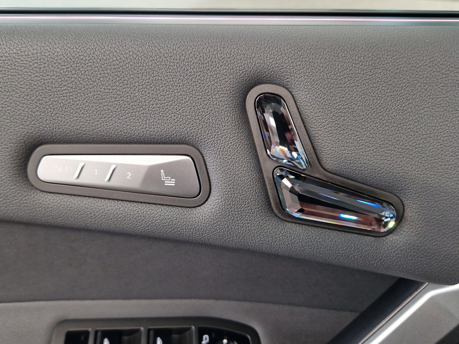 BMW iX xDrive60 M Sport Pro-image-16
