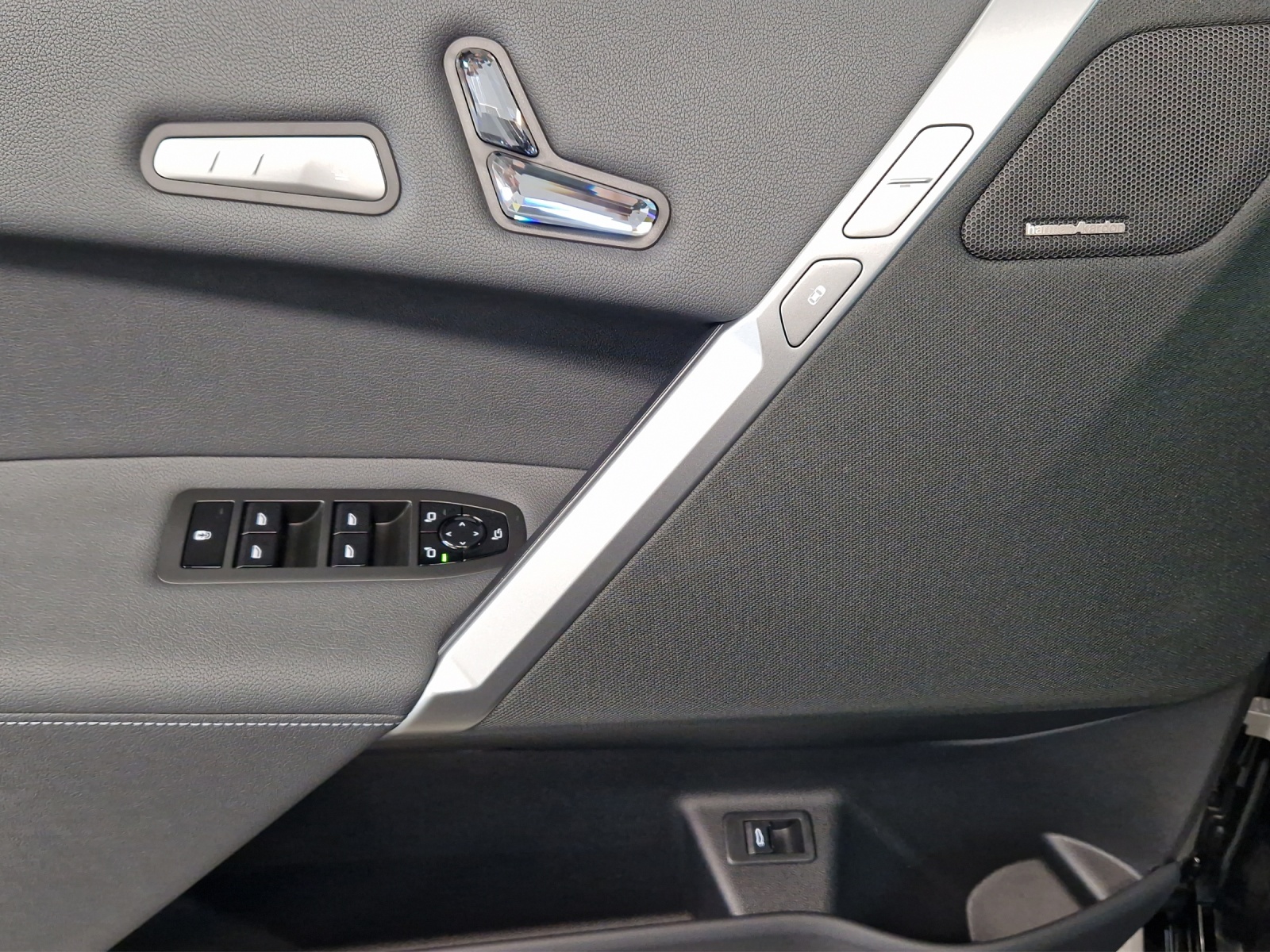 BMW iX xDrive60 M Sport Pro-image-15