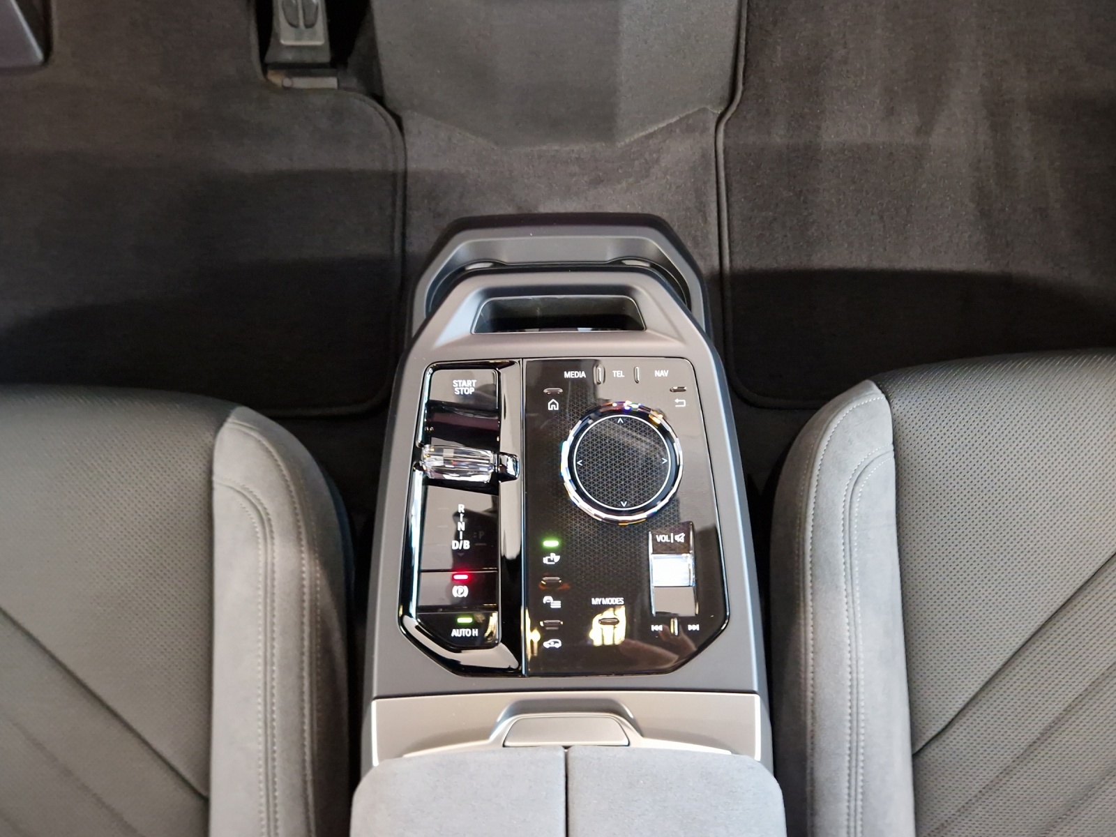 BMW iX xDrive60 M Sport Pro-image-13