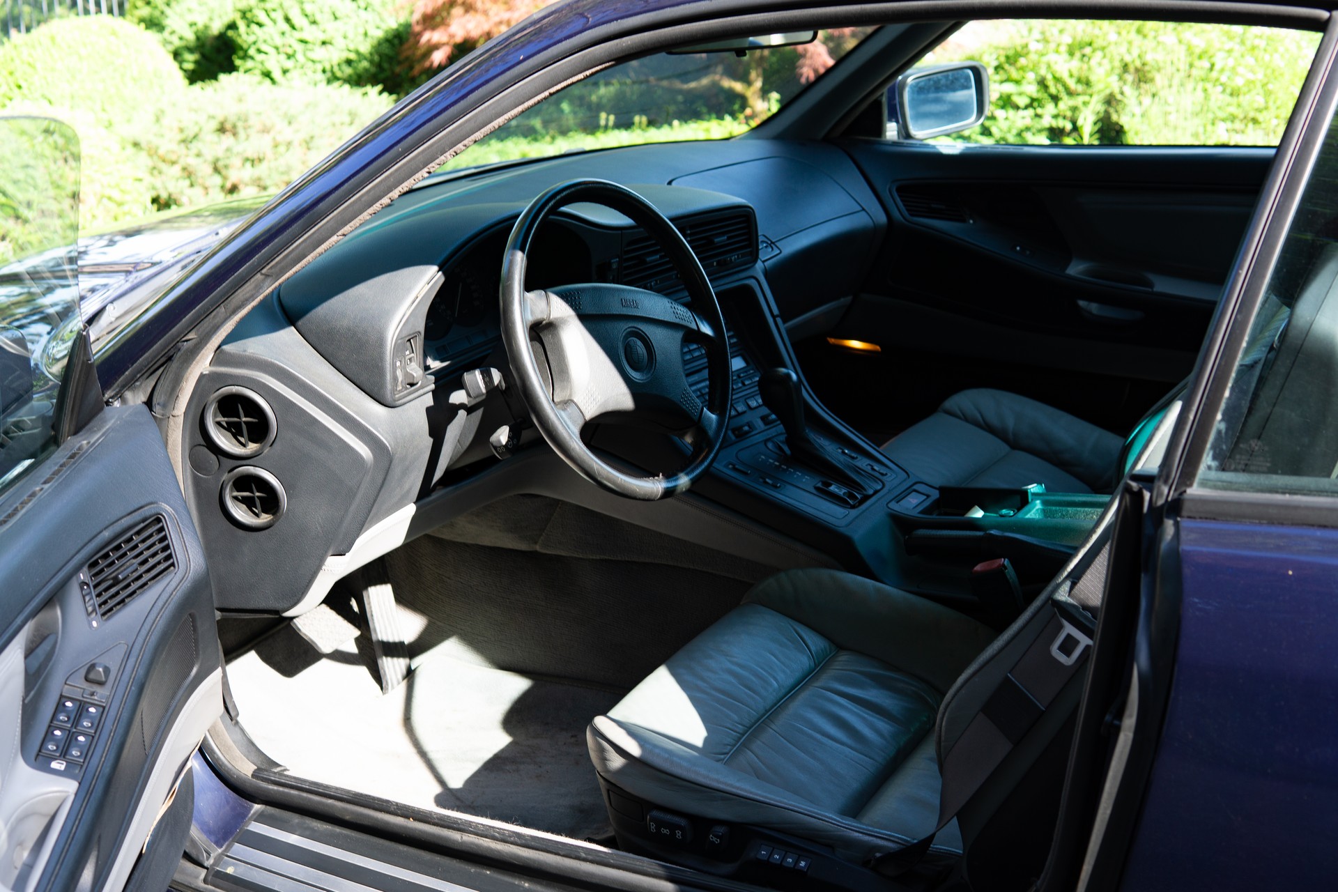BMW 850i-image-9