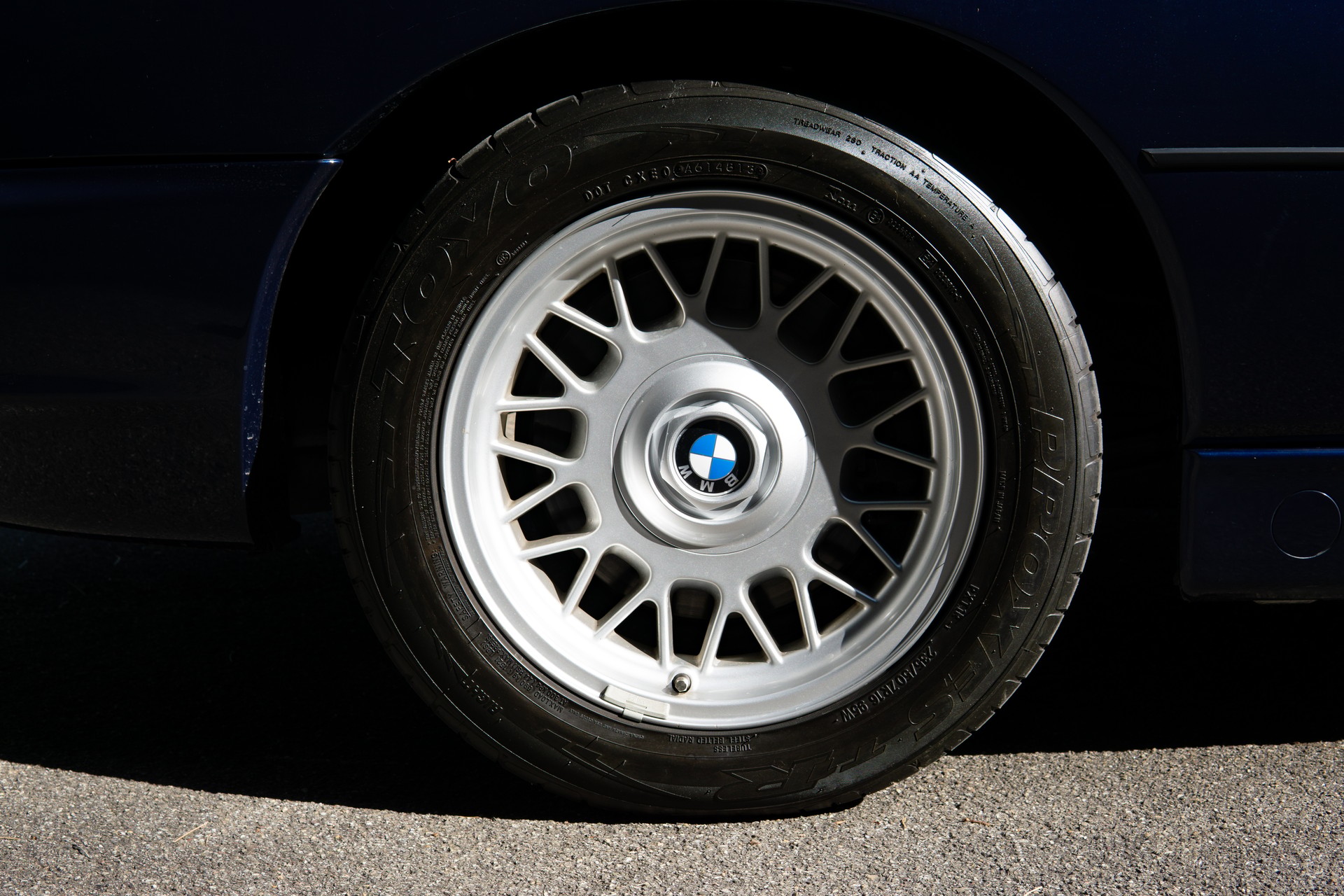 BMW 850i-image-6