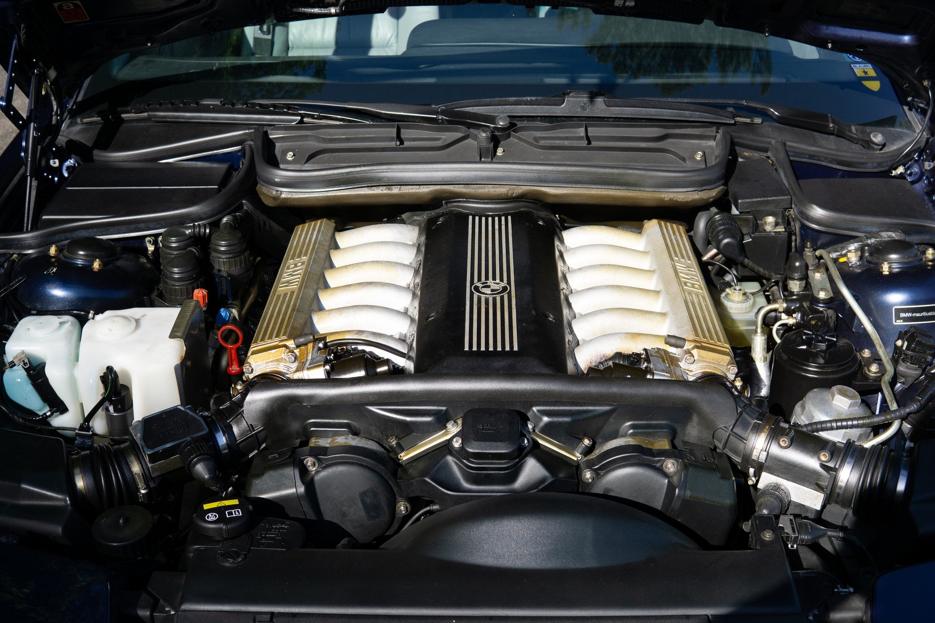 BMW 850i-image-7