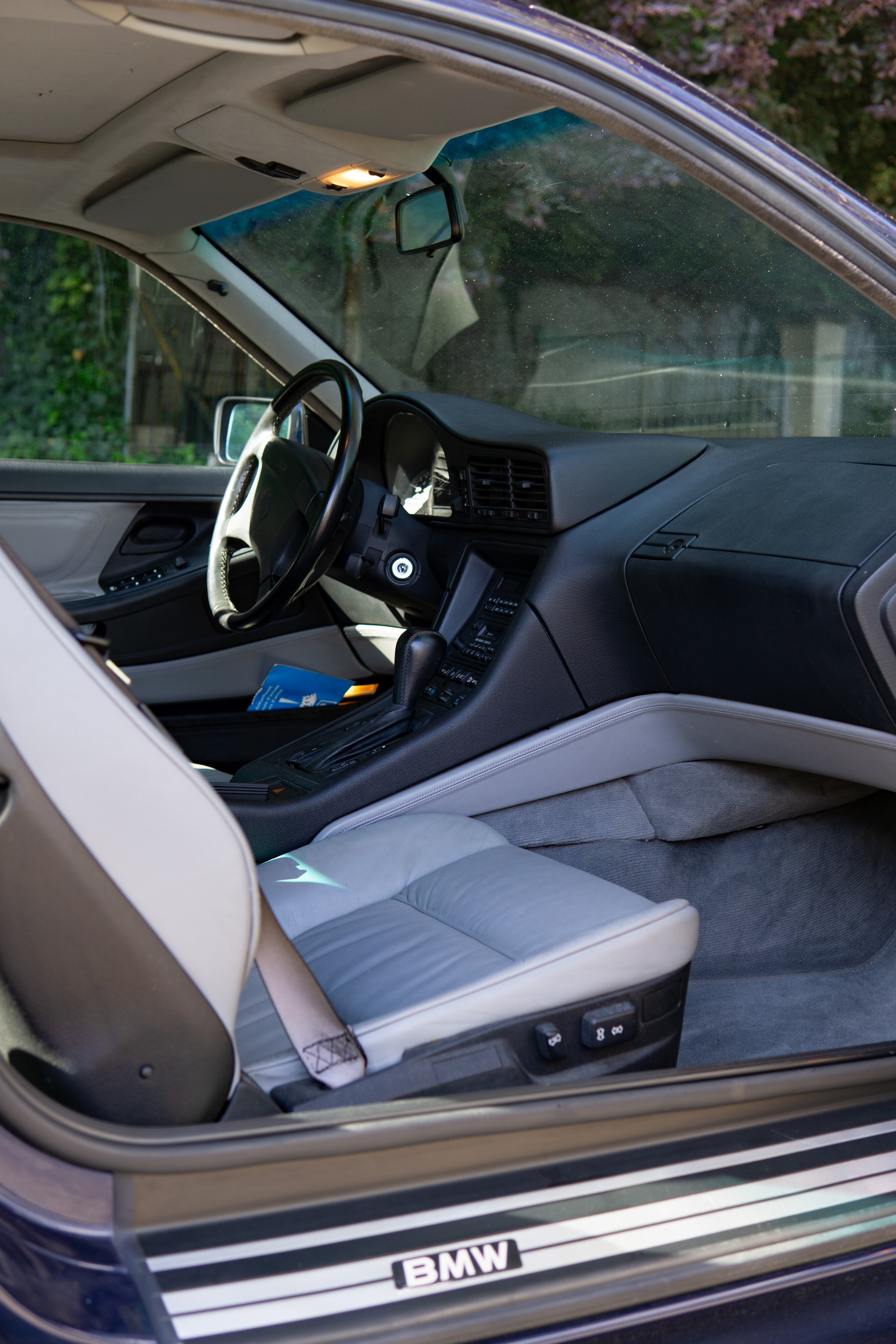 BMW 850i-image-10