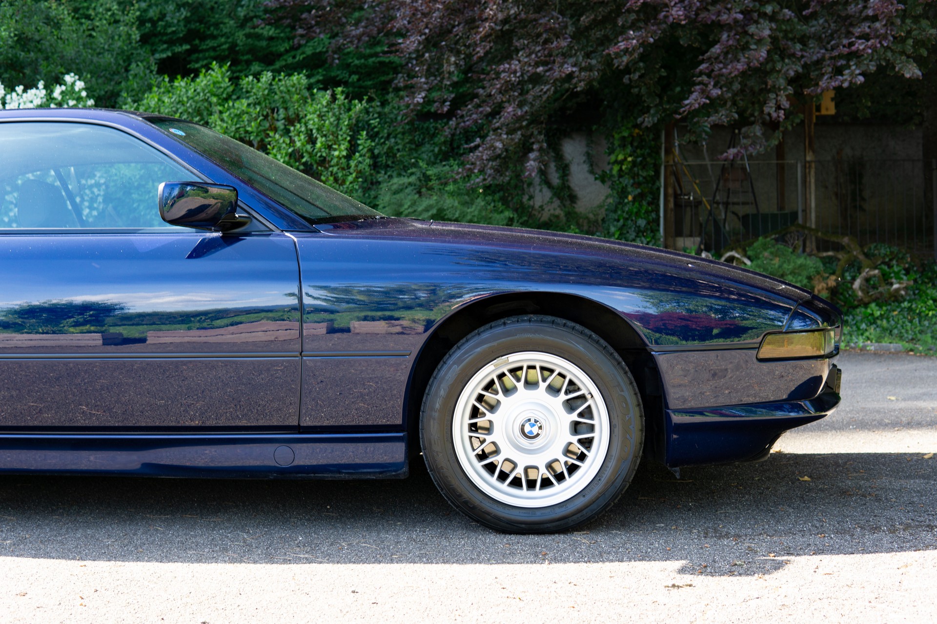 BMW 850i-image-4