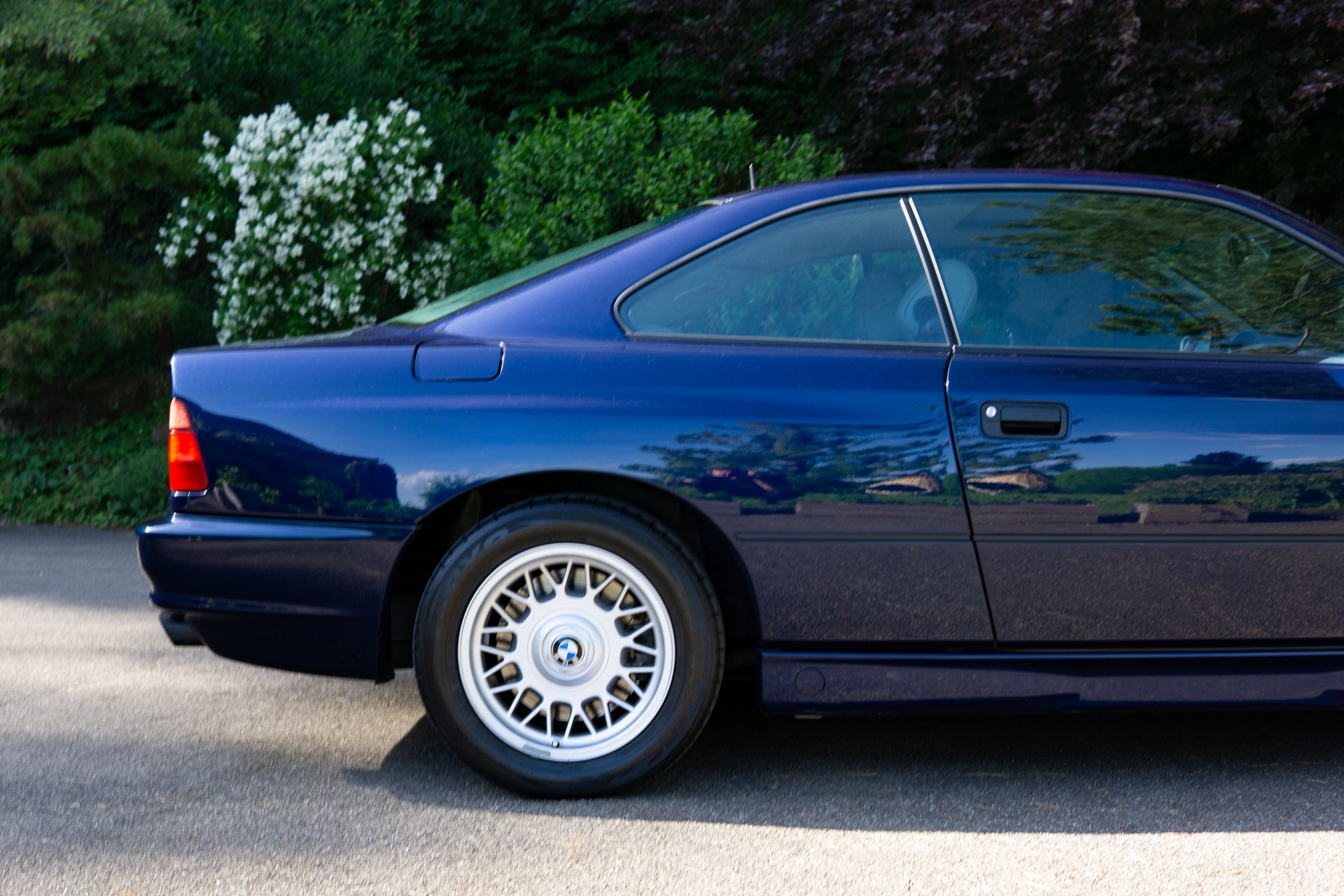 BMW 850i-image-5