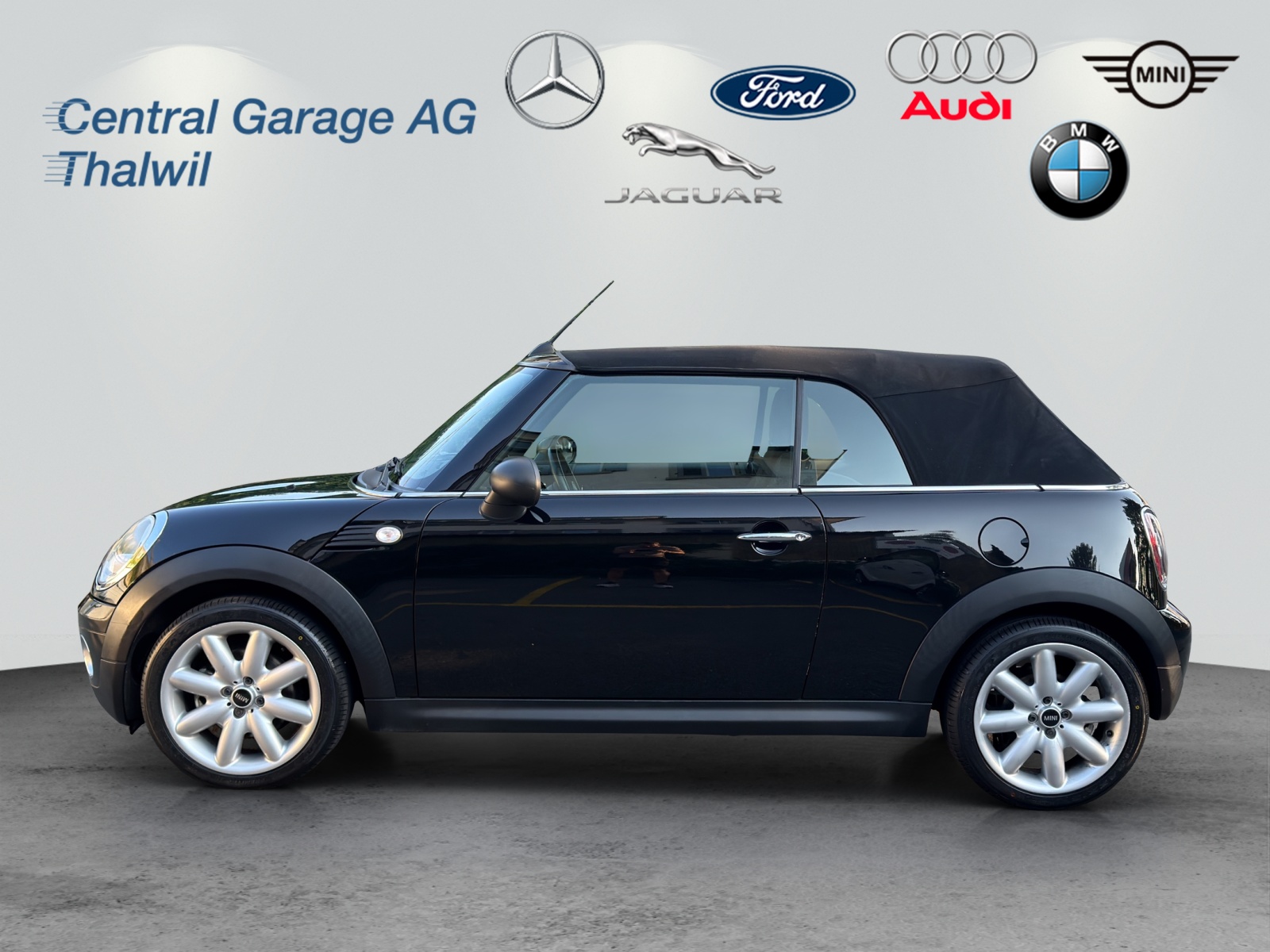 MINI One Cabriolet-image-2