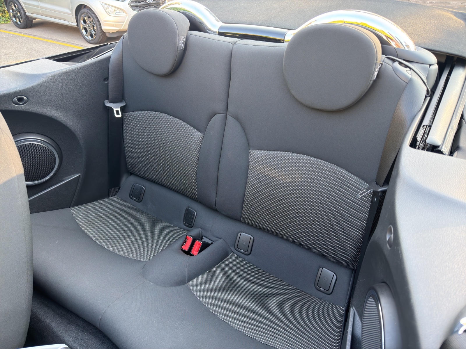 MINI One Cabriolet-image-10
