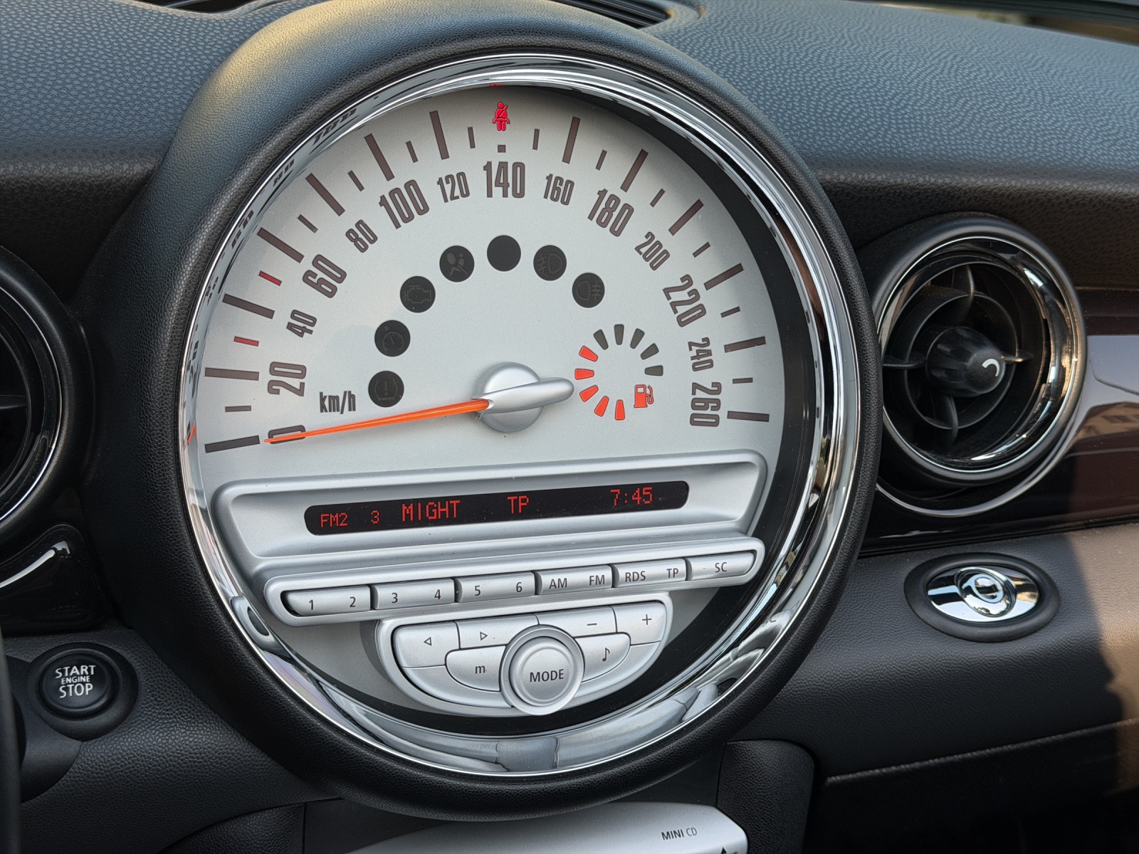 MINI One Cabriolet-image-15