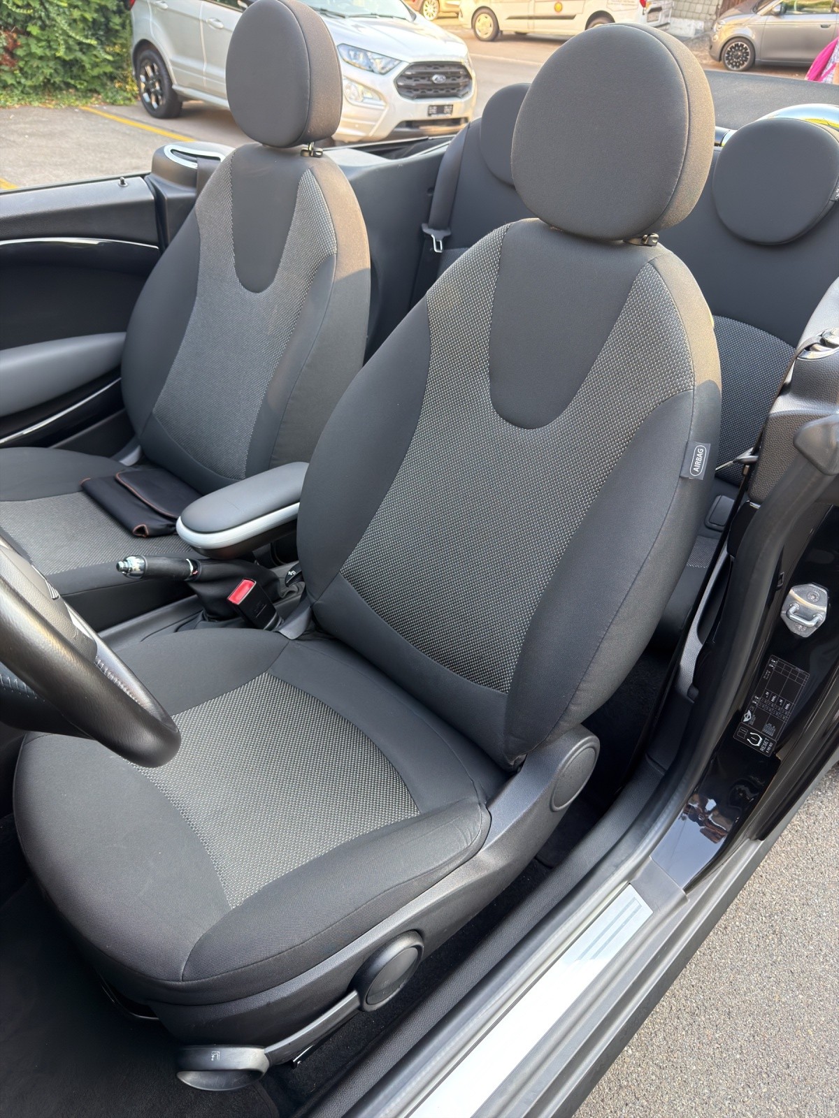 MINI One Cabriolet-image-9