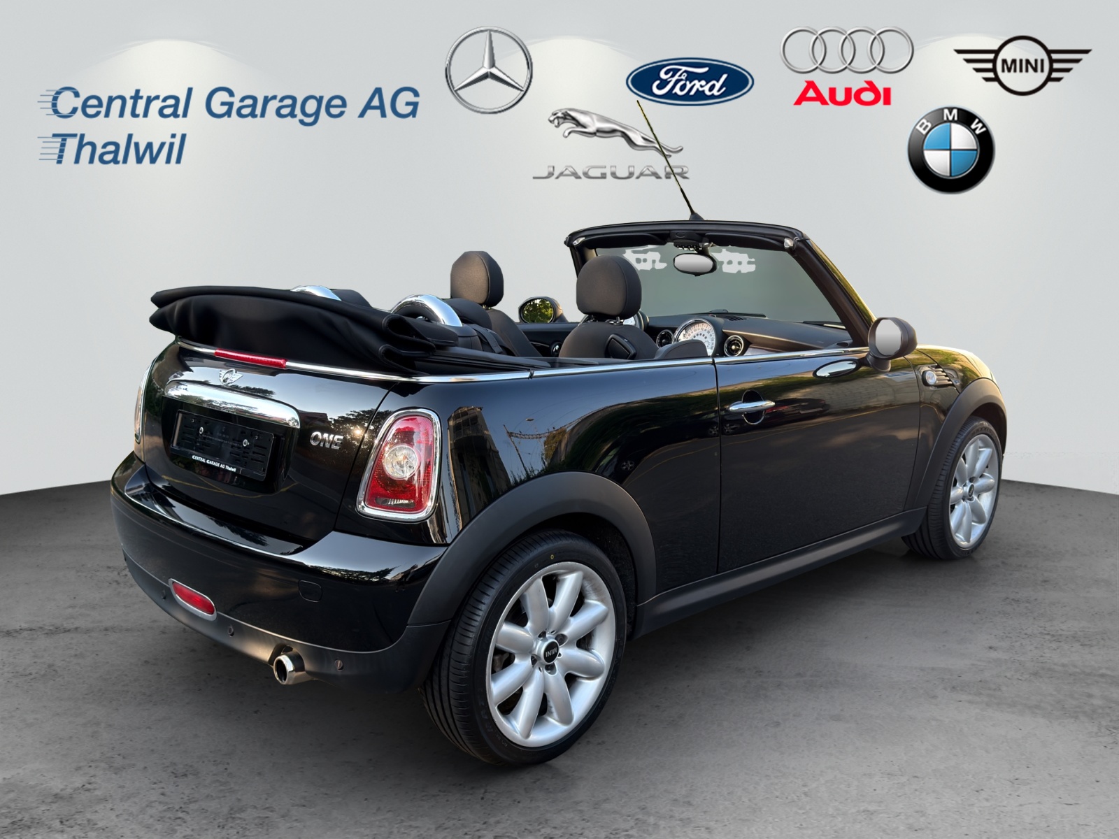 MINI One Cabriolet-image-5