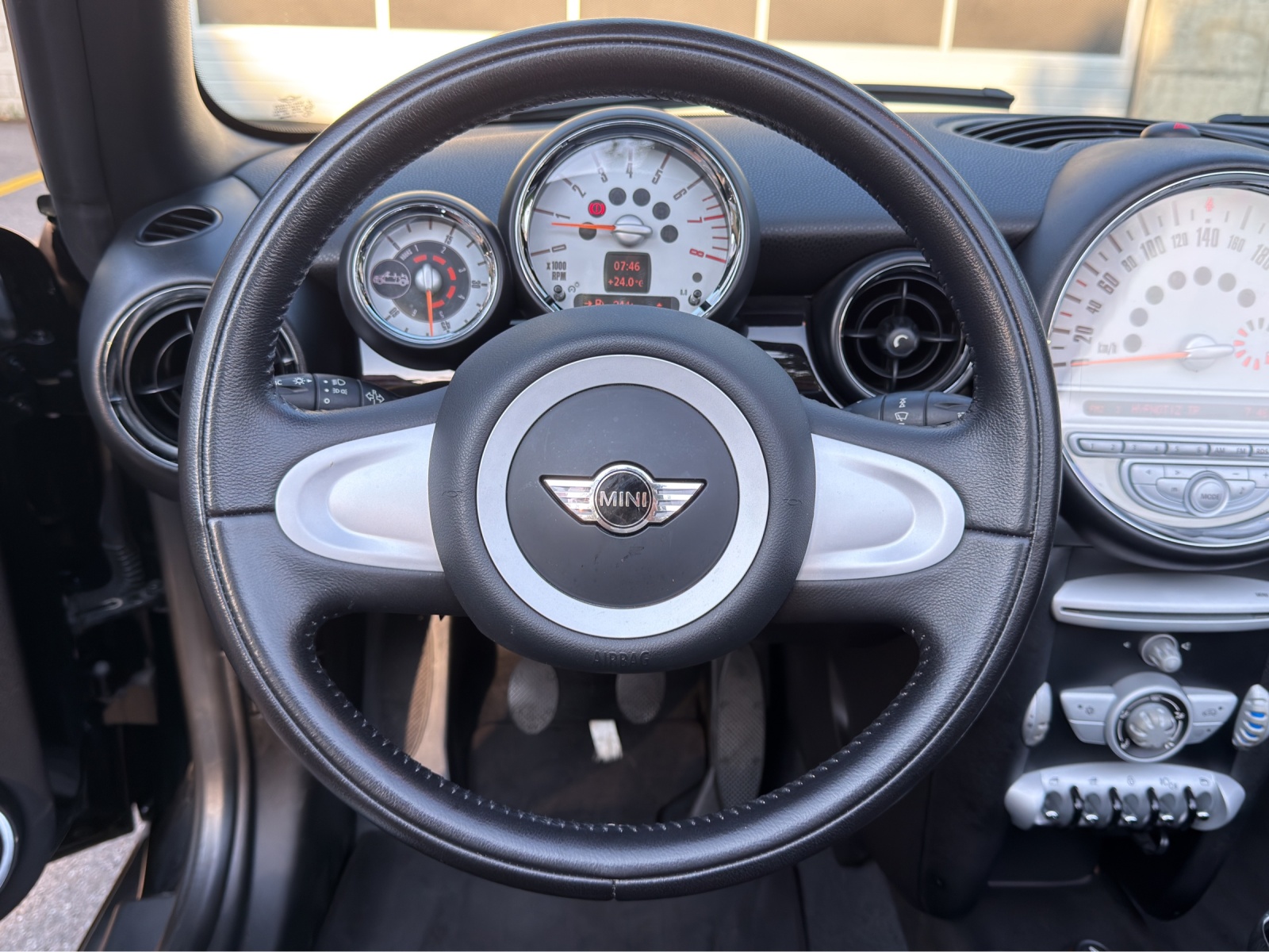 MINI One Cabriolet-image-14