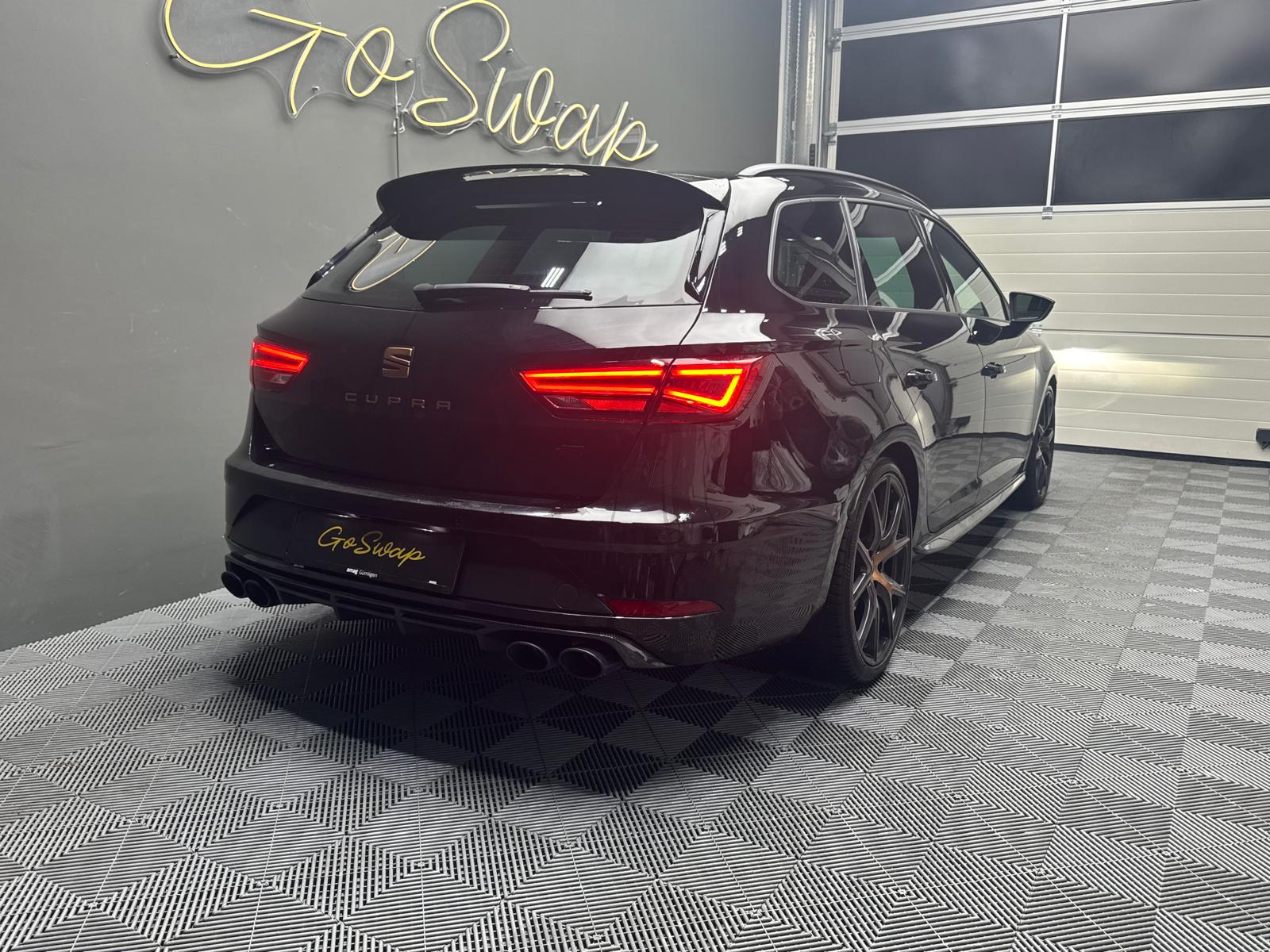 SEAT Leon ST 2.0 TSI Cupra R 300 4 Drive DSG - Pack Carbon-image-1