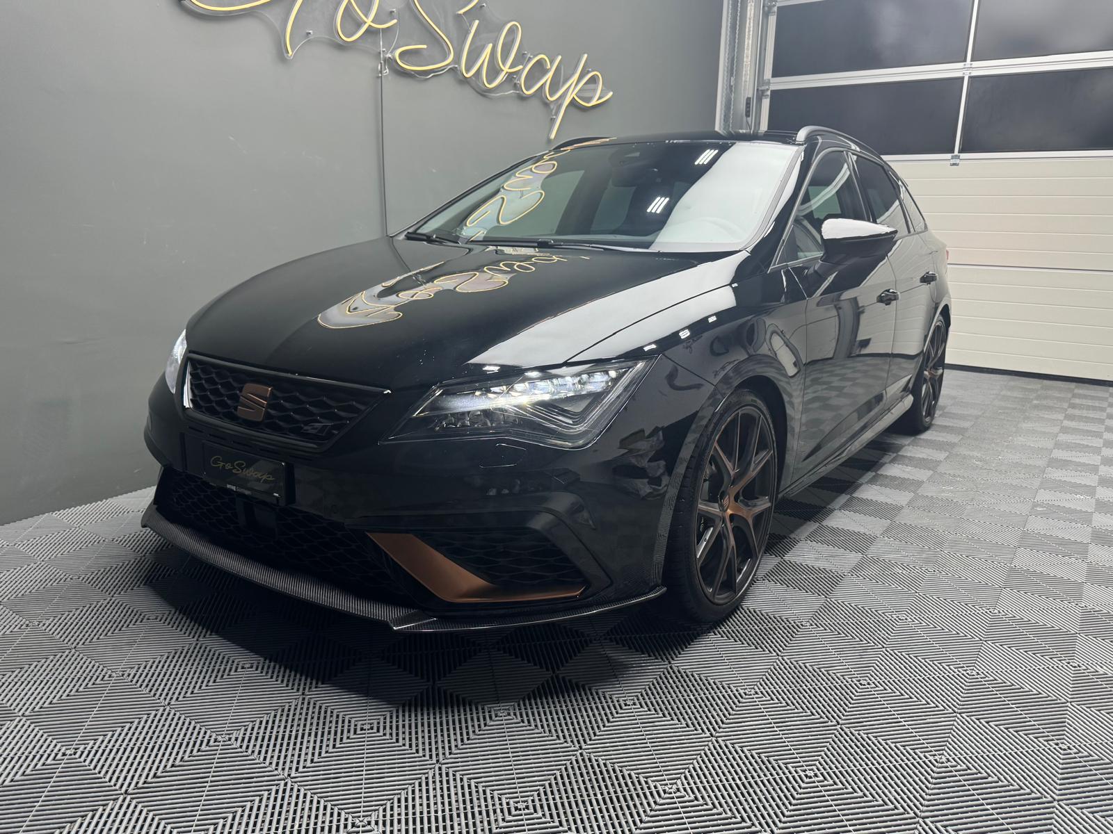 SEAT Leon ST 2.0 TSI Cupra R 300 4 Drive DSG - Pack Carbon-image-4