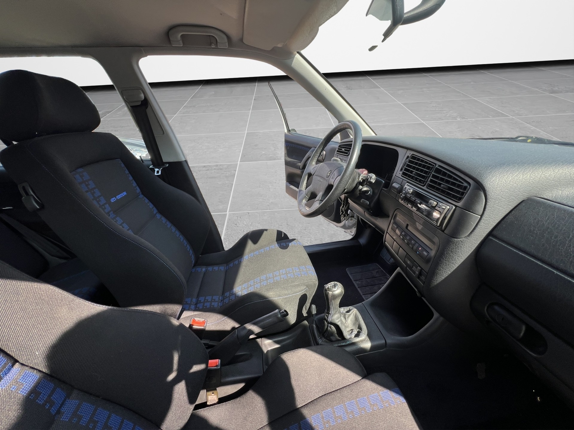 VW Golf 2000 GTI 16V Edition-image-14