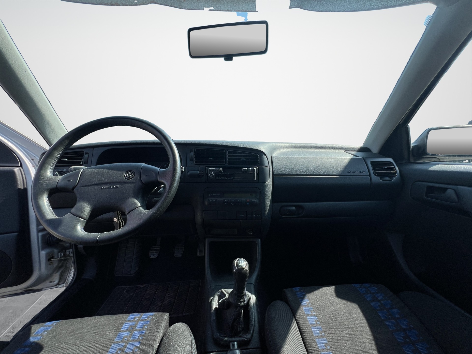 VW Golf 2000 GTI 16V Edition-image-13