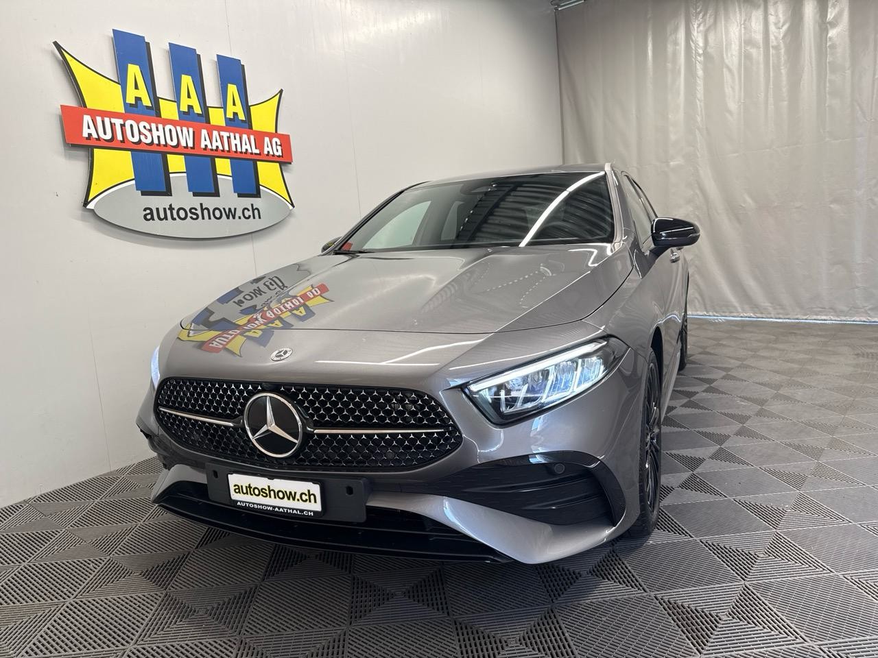 MERCEDES-BENZ A 250 e DCT AMG-image-13