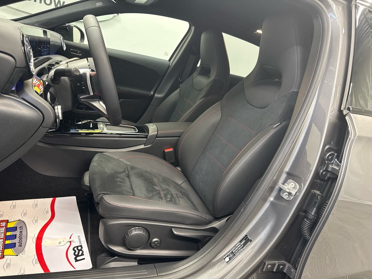 MERCEDES-BENZ A 250 e DCT AMG-showroom-element-3