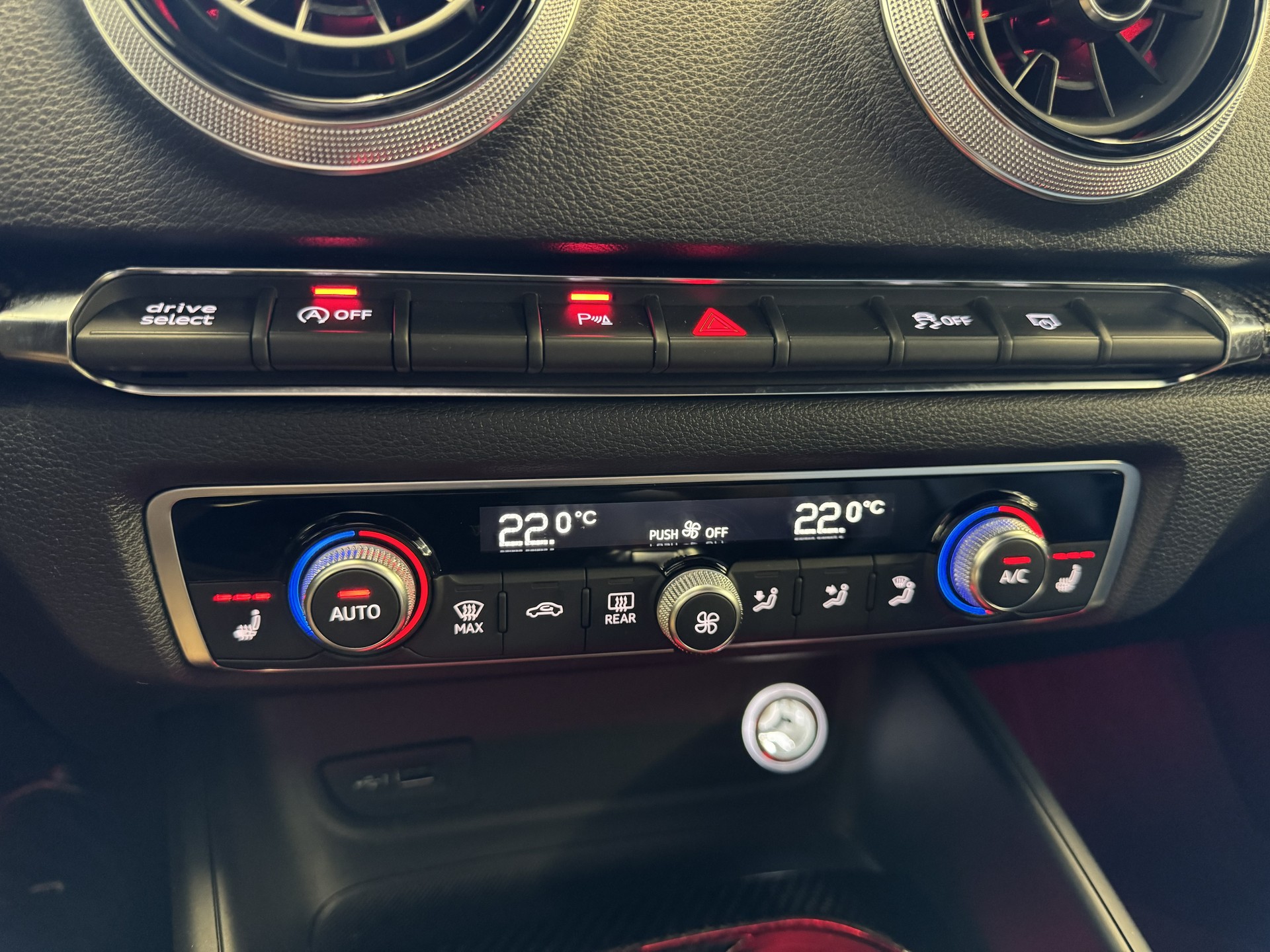 AUDI RS3 Limousine 2.5 TSI quattro S-tronic "Akrapovic ohne OPF"-image-18
