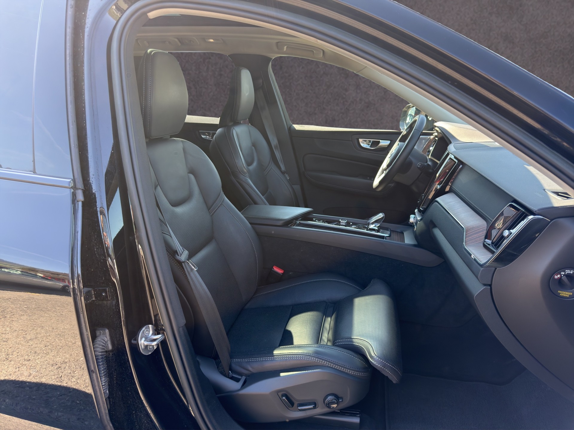 VOLVO XC60 2.0 T8 TE XCENTRIC eAWD-image-10