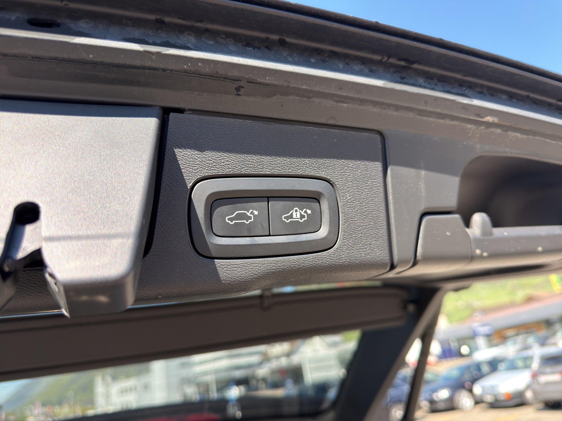 VOLVO XC60 2.0 T8 TE XCENTRIC eAWD-image-18