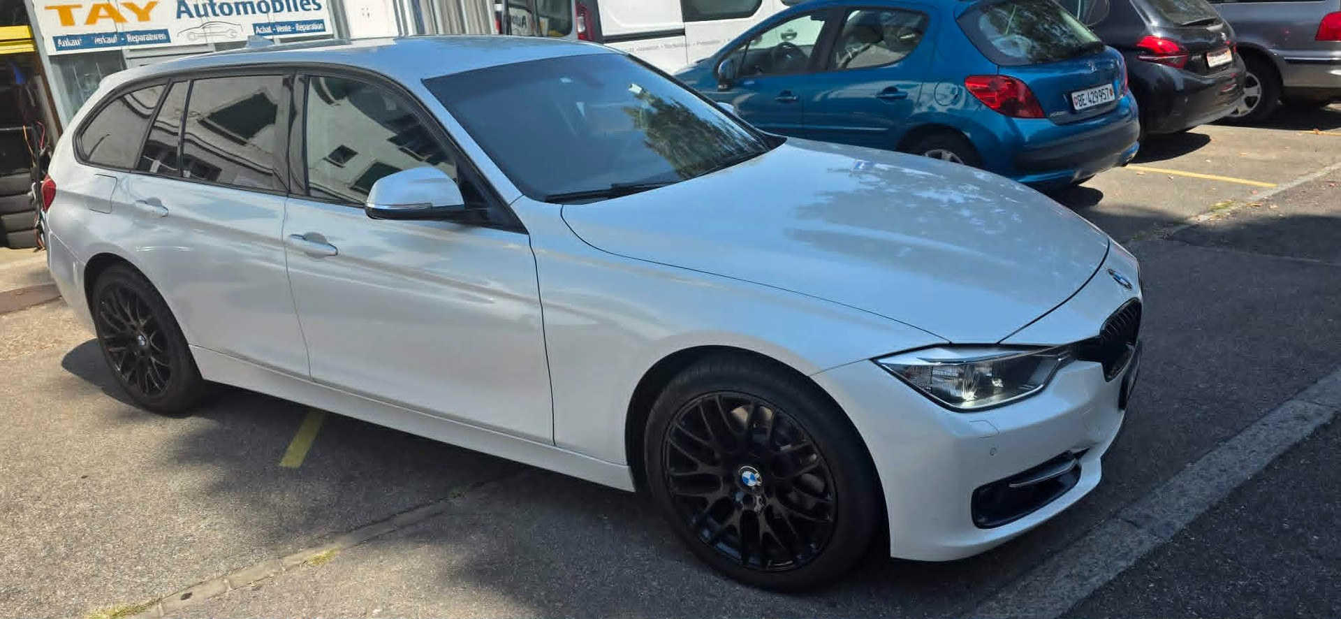 BMW 330d xDrive Touring Sport Line Steptronic-image-2