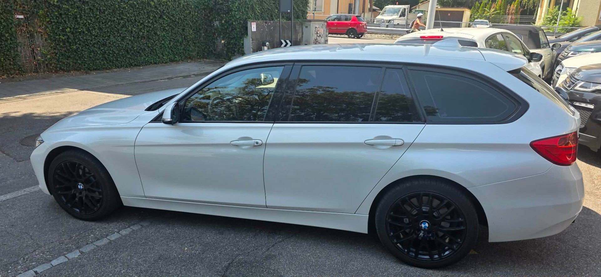 BMW 330d xDrive Touring Sport Line Steptronic-image-3