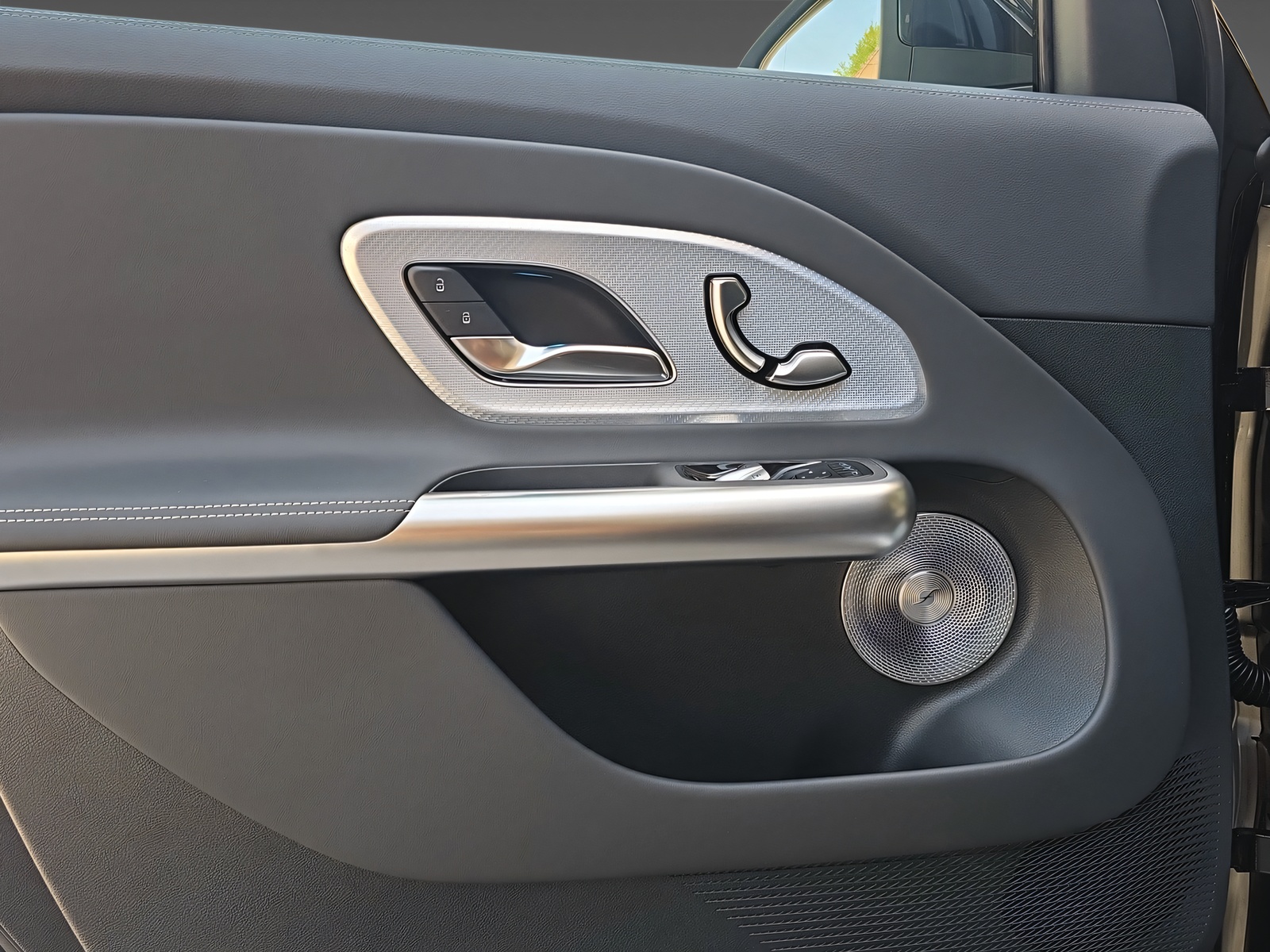 MERCEDES-BENZ GLB 220 4Matic-image-10