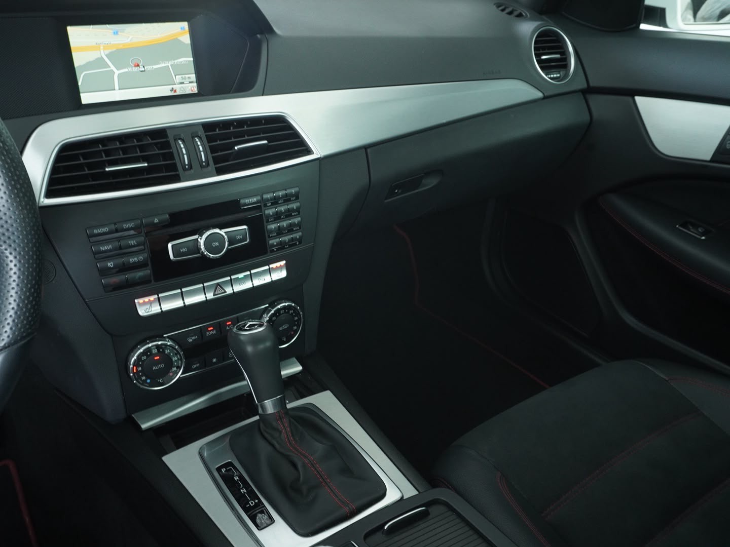 MERCEDES-BENZ C 180 Coupé 7G-Tronic AMG Line-image-6